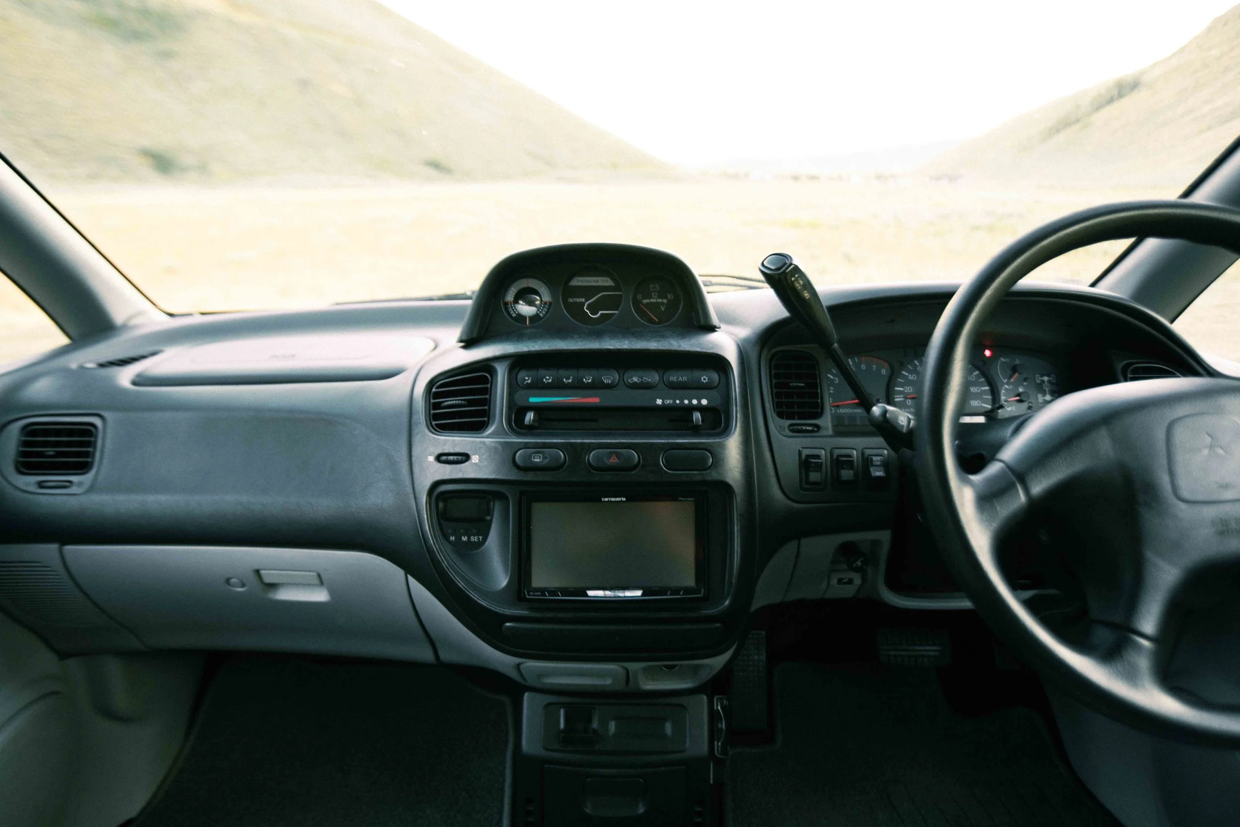 2000 Mitsubishi Delica JDM car for sale — photo 13 of 25