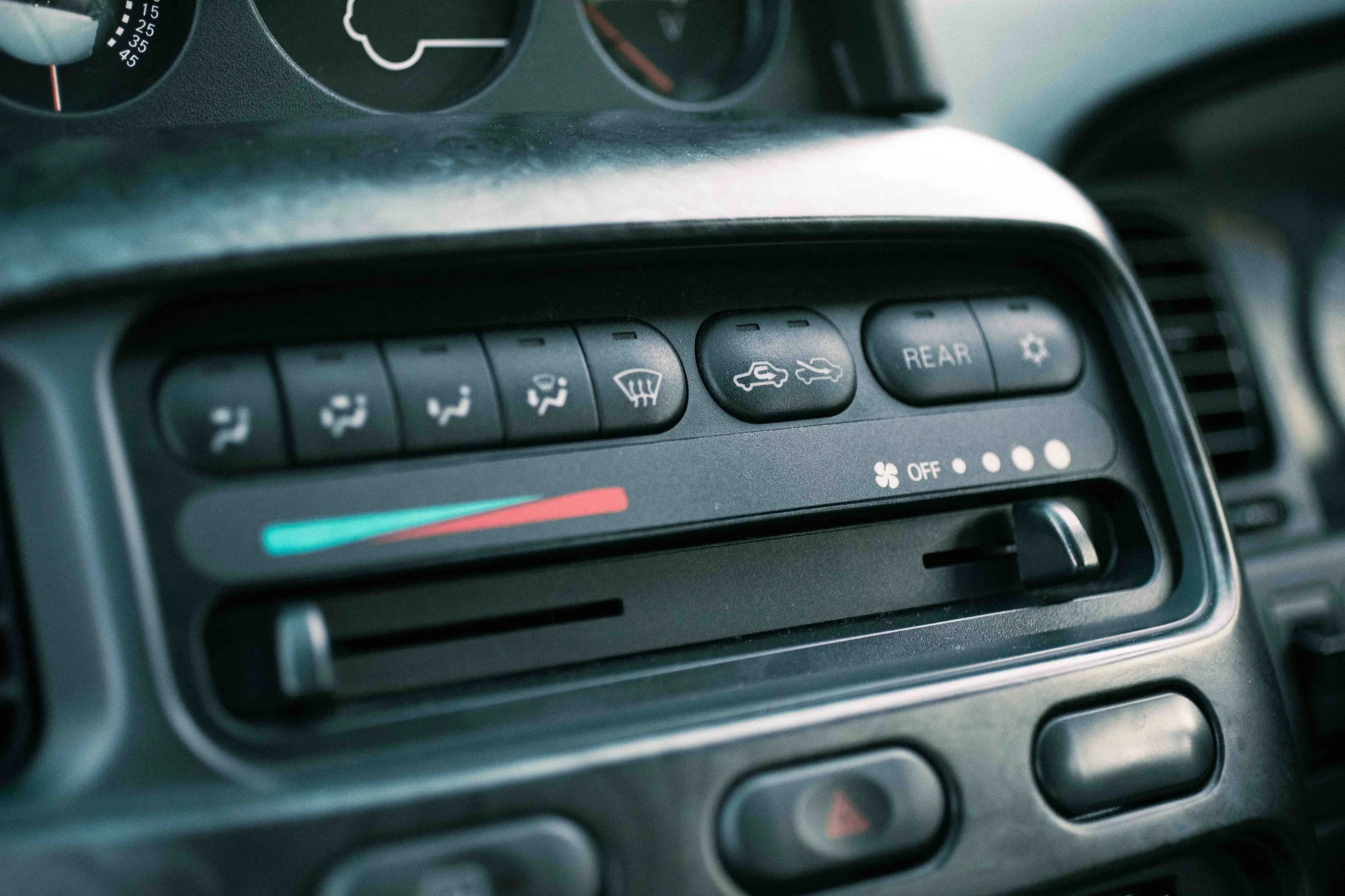 2000 Mitsubishi Delica JDM car for sale — photo 15 of 25