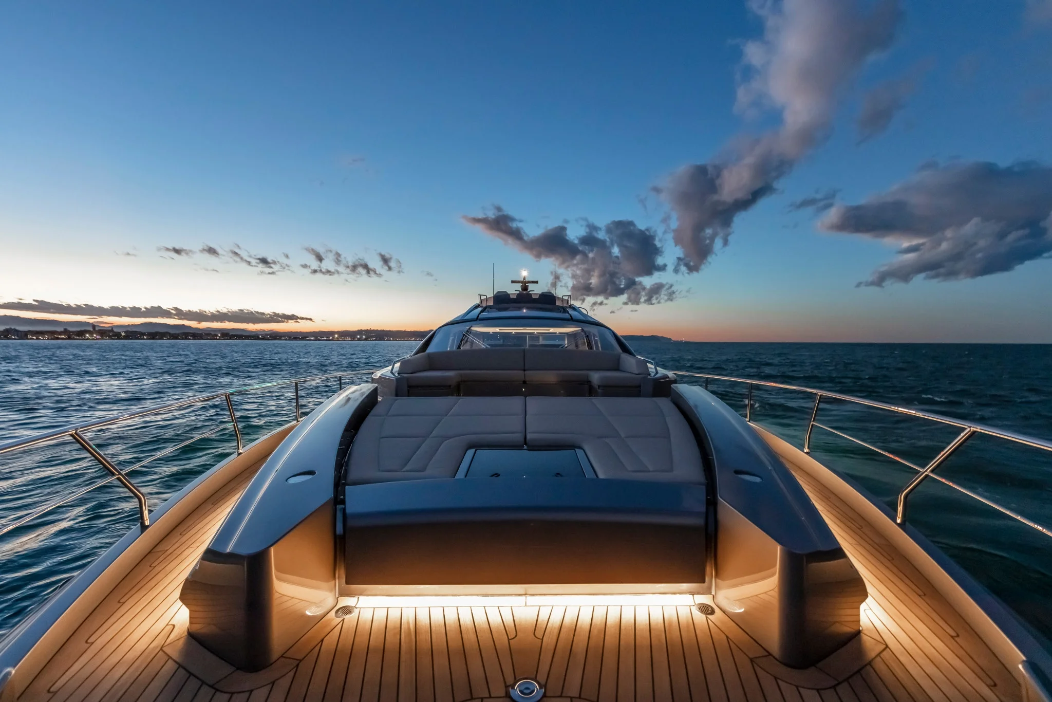 Pershing8xNewCruising_0015_35554.jpg