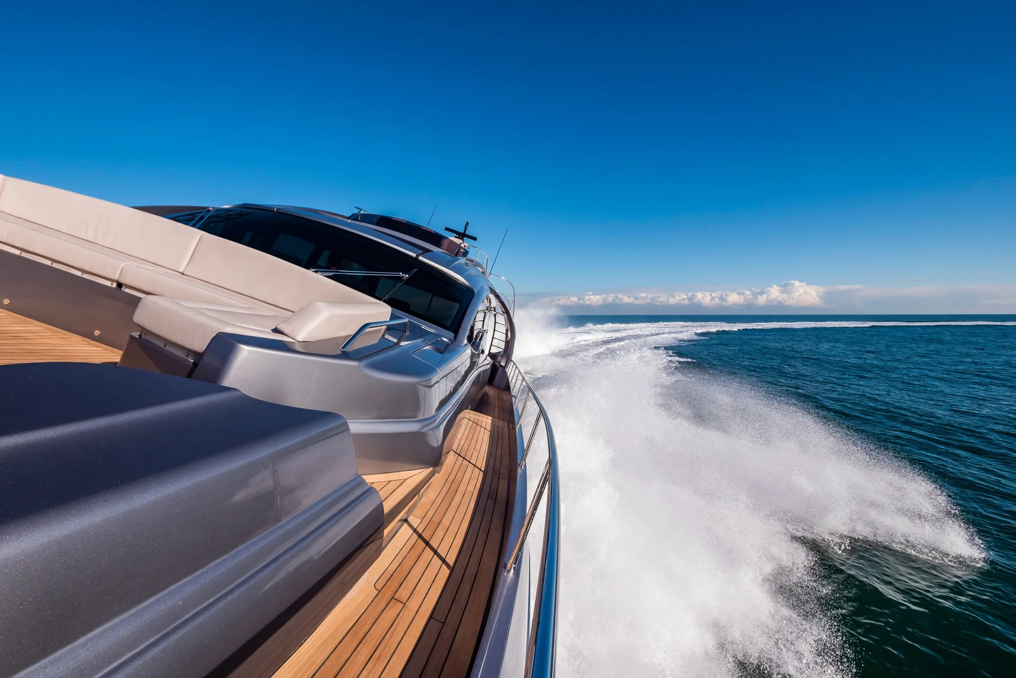 Pershing8xNewCruising_0008_35547.jpg