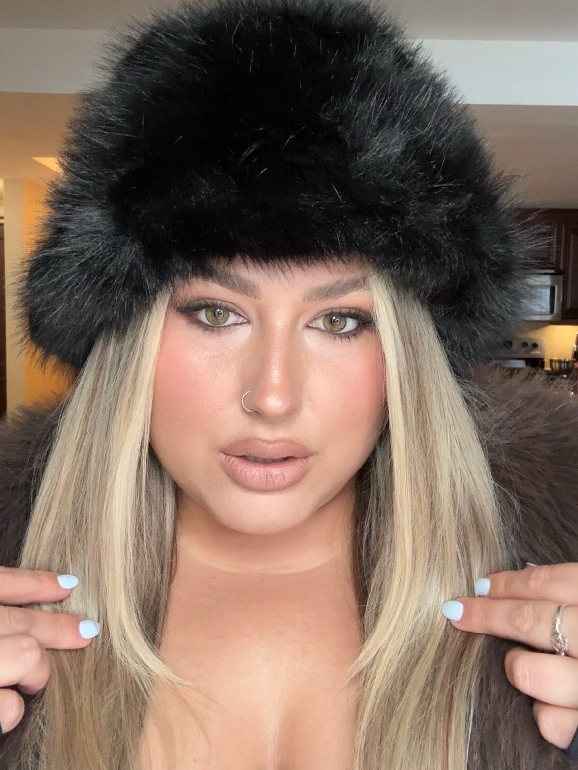 mob wife energy 💸🕯️🤎💅🏼 DAY 1 @altitunes @jameshype 
.
.
.
mob wife makeup &bull; altitunes fest &bull; ski festival glam &bull; winter glam &bull; full glam makeup &bull; smoky eye makeup &bull; glowy skin makeup &bull; luxury makeup artist &bul