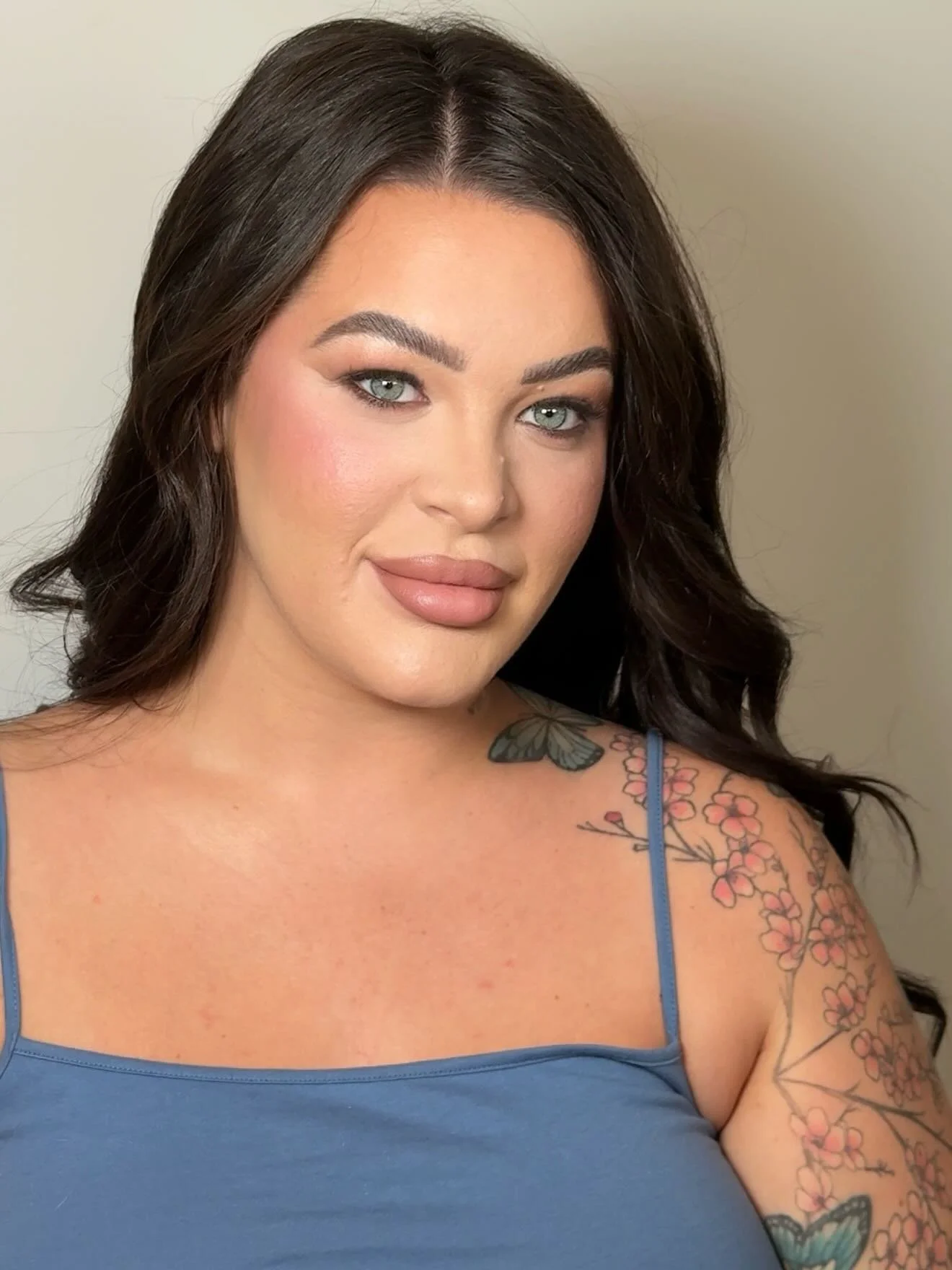 me 🤝 a neutral glam 

Muse: @sstudio_cc 

✨ Let&rsquo;s create your dream look 
Reserve your special event glam via the link in bio. 🔗 or 
💌 email courtneyleighartistry@gmail.com
.
.
.
Special event makeup | Brown smokey eye | Soft glam | Sculpted