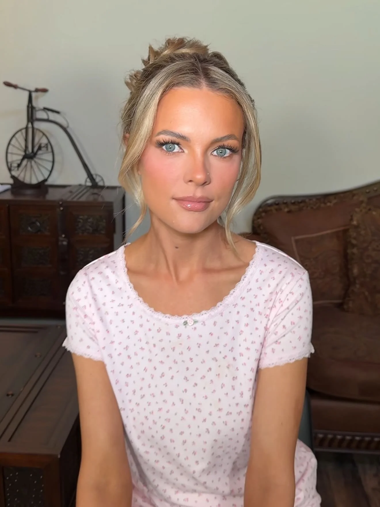 Bronzed goddess bridesmaid glam 🌞🧴

Muse: @stephaniemusyj
Hair: @bridalhairvancouver 
.
.
.
bronzed bridesmaid glam | glowing skin makeup | soft sculpted glam | radiant bridal makeup | sunkissed makeup look | champagne shimmer eyes | wispy lashes |