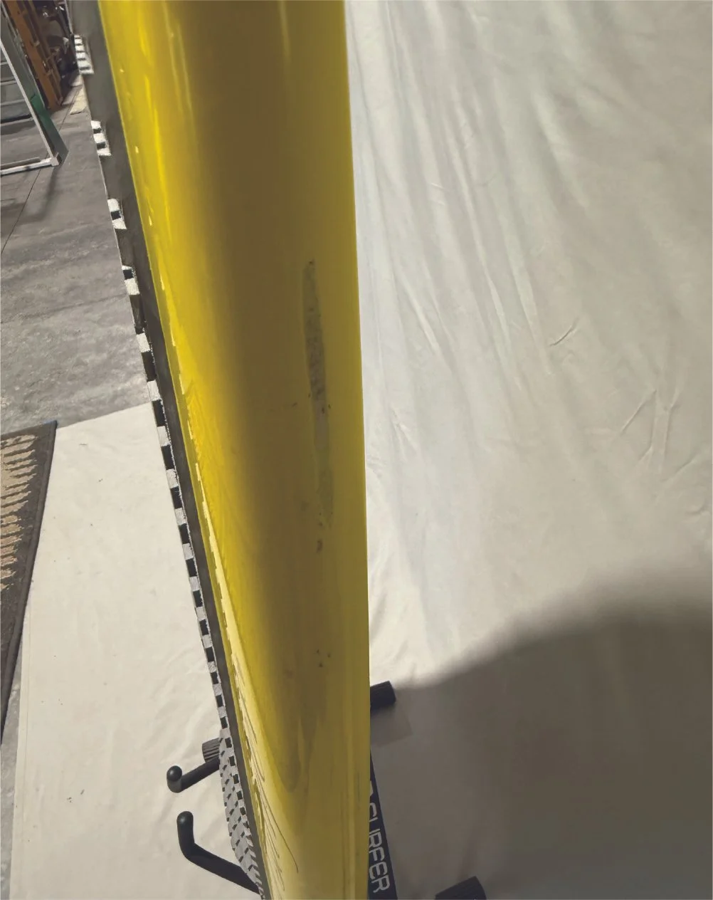 WELLOW LOOKY SCRATCH.jpg