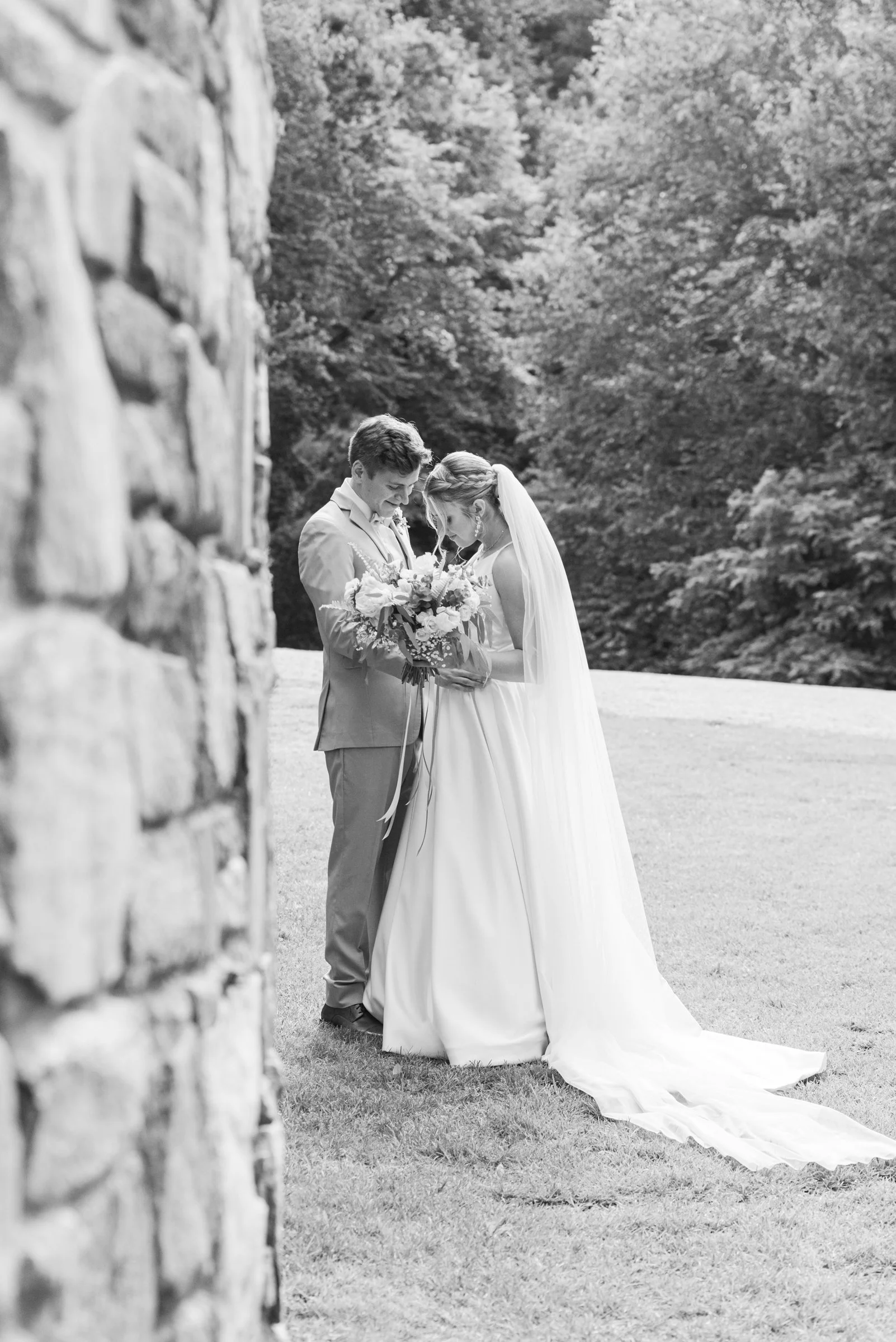 Olivia &amp; Jonathan's Fairytale Wedding at Castle Ladyhawke | Kimberly Cauble Photography