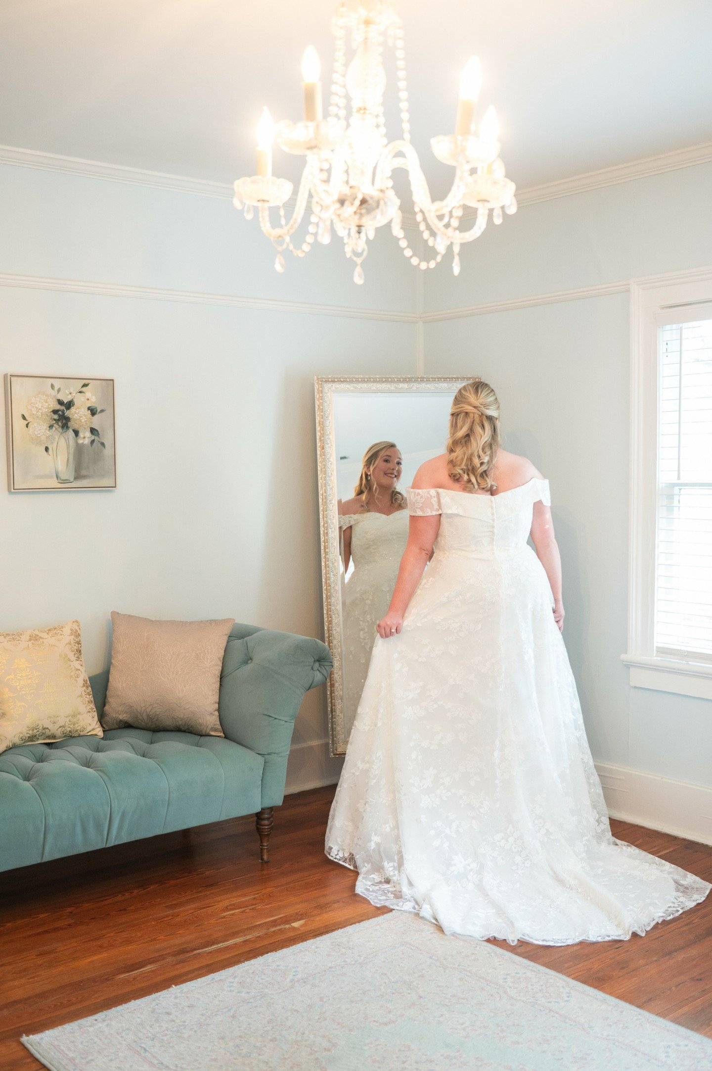 Sarah Claire's bridal portraits were a photographer's dream...the weather was perfect, the scenery was gorgeous, and the bride was stunning!  We had such fun wandering around Wingate Place finding all the pretty locations and light...one of them bein