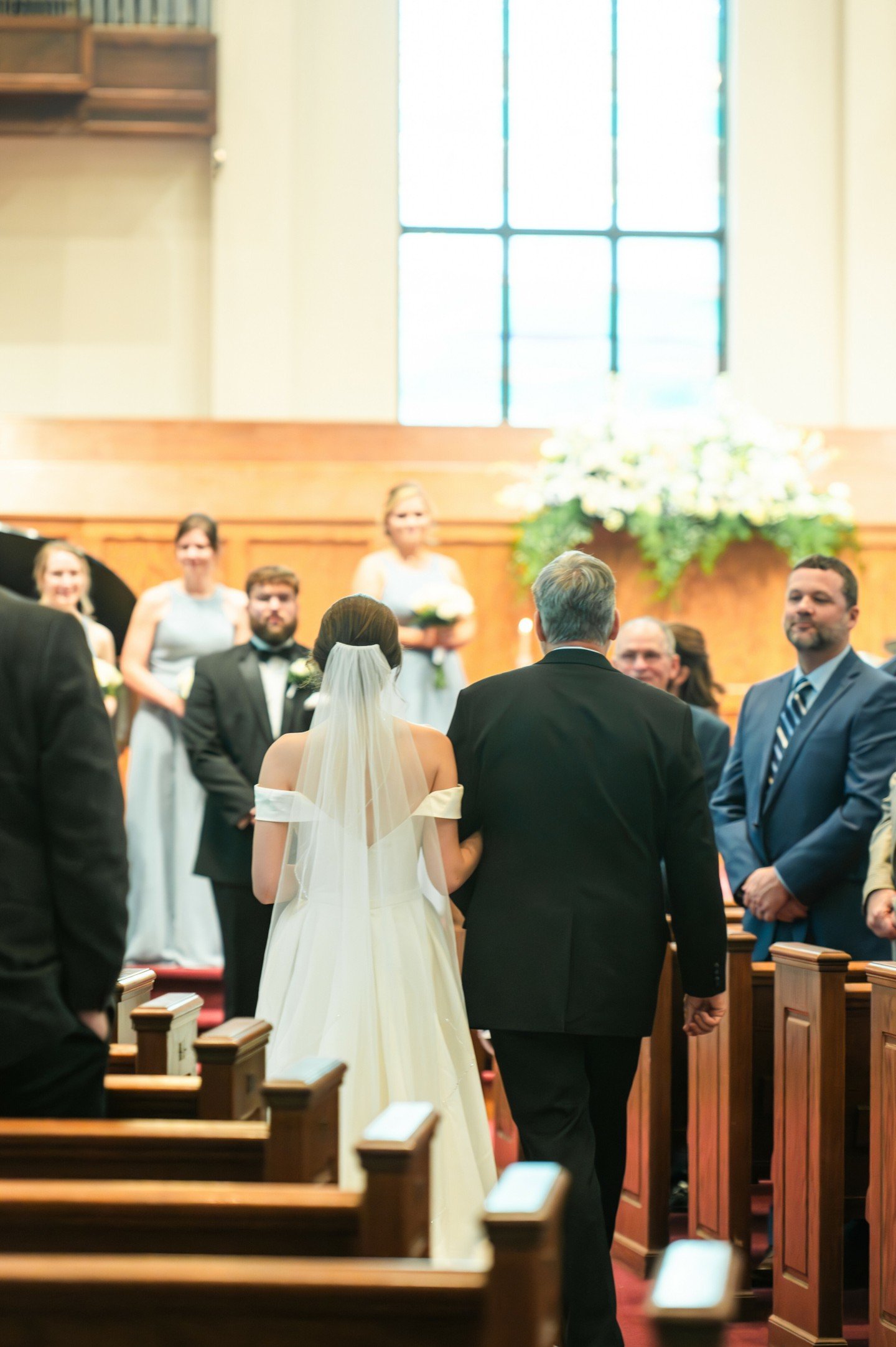 Happy 1-year anniversary to Morgan and Skyler!  What a perfect June day it was, exactly a year ago, when you pledged your love for each other in the most beautiful ceremony and then partied hard with your friends and family after!  I can't believe it
