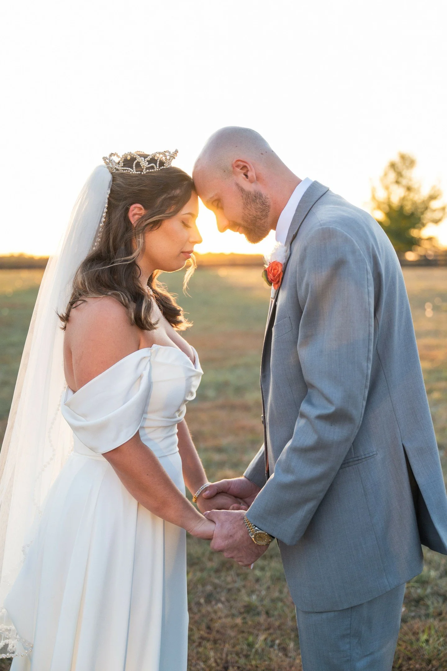 Angela &amp; Dillon's wedding yesterday was perfect...and their sunset photos were 🔥...literally!  That sunset was magical!  Congratulations!!! 
*
Venue | @events.meadowview
Photographer | @kimberly.cauble
Second Shooter | @blakelyclayton @blakelycl