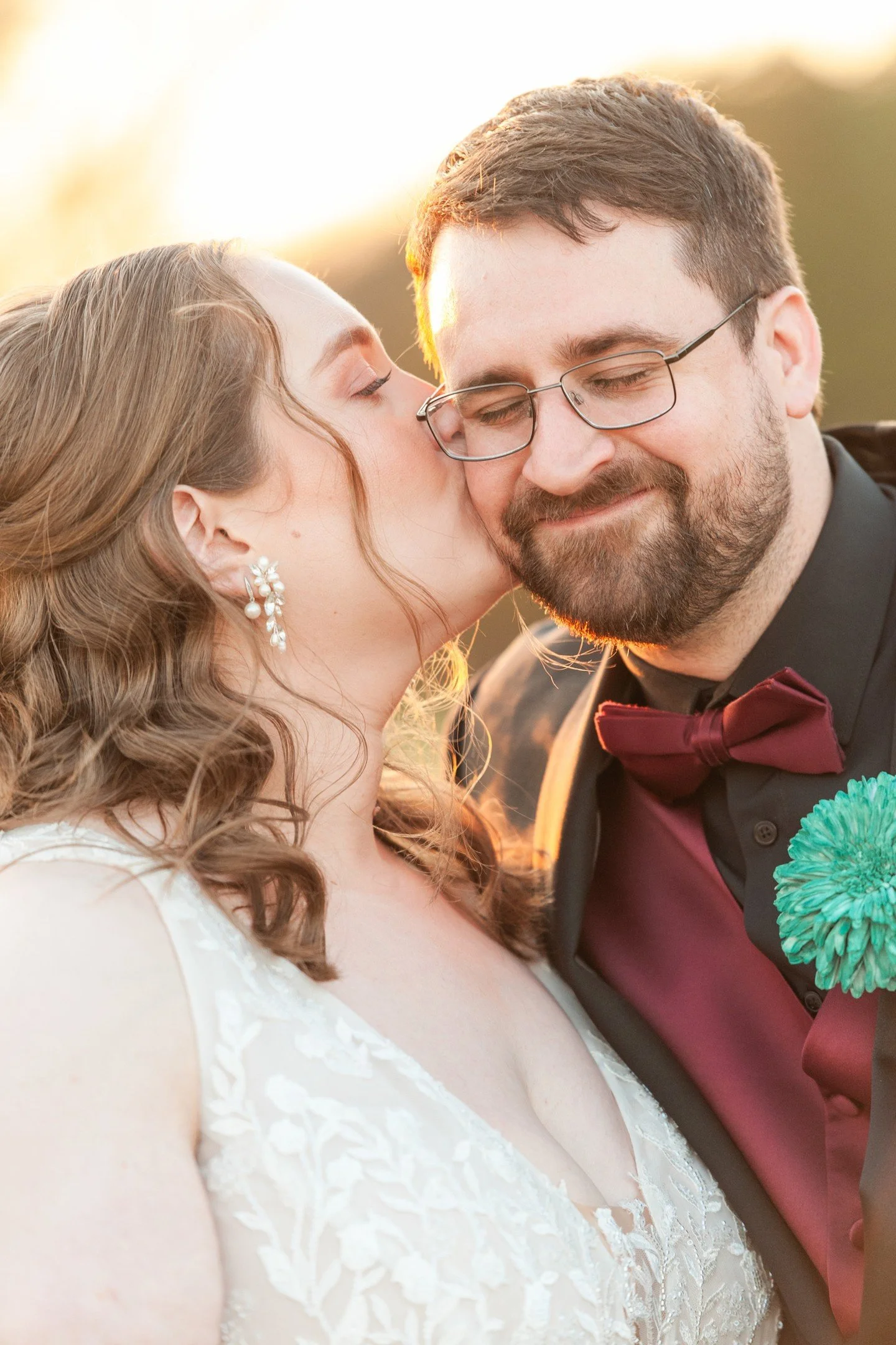 Listening to their vows and speeches was like taking a peek into the sweetest love story ever written.  Congratulations, Hayli &amp; Michael! 
*
Venue | @events.meadowview
Photographer | @kimberly.cauble
Second Shooter | @blakelyclayton @blakelyclayt