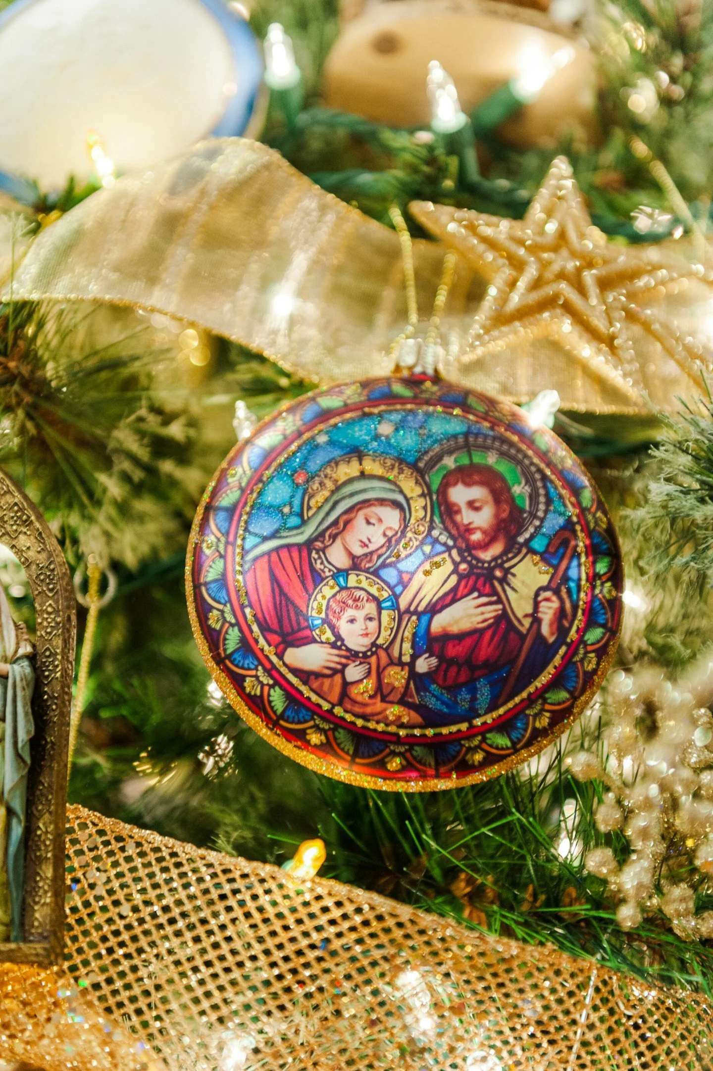 We watched the Best Christmas Pageant Ever a couple of weeks ago...it was the first time I had seen it in quite a while.  There is so much wisdom in that movie about the Christmas story...a confused young Mary, pregnant and scared, not having anywher