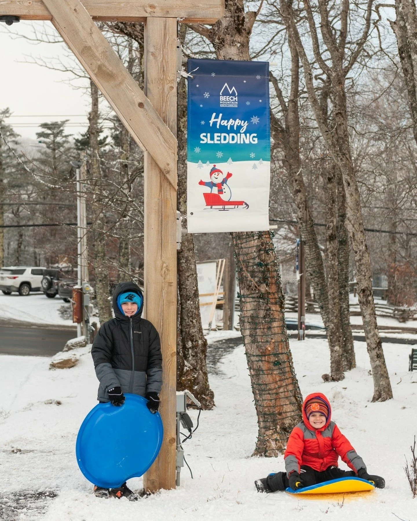 I want some snow.  I know, I know, all you people from up north think I'm insane.  But we haven't had a good snow here in upstate SC for several years.  We've had a few teases, but nothing measurable.  If it's going to be cold, I'd rather be trapped 