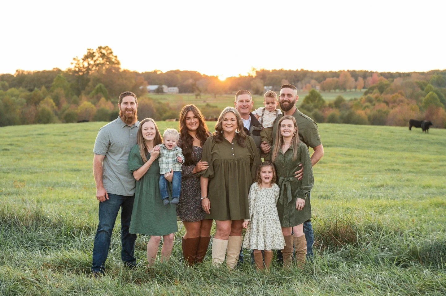 Now that the holidays are over, I can start sharing some of the family Christmas photos I took this past Fall!  I'm always very careful not to post their photos and spoil any Christmas cards or gifts.  We almost decided not to go to this secondary lo