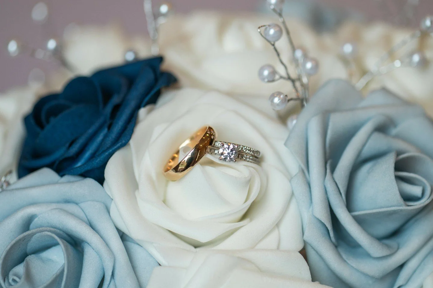 Winter weddings with shades of blue and white are pure magic! Imagine soft snowflakes falling as you exchange vows, surrounded by twinkling lights and the warmth of loved ones. 💙❄️ 
The chill in the air only amplifies the warmth in your hearts.  Whe