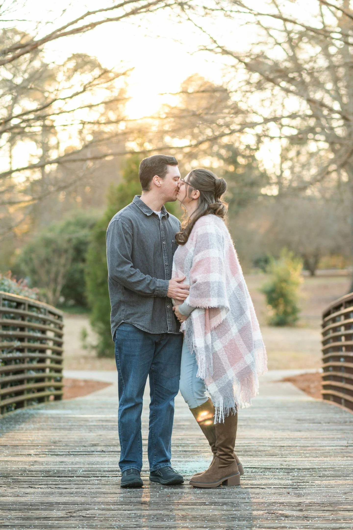 I&rsquo;ve been photographing more maternity sessions lately, and honestly&hellip; I love it. 🤍 This season of life is so tender and worth remembering. I know so many moms hesitate to step in front of the camera while pregnant, but your body is doin