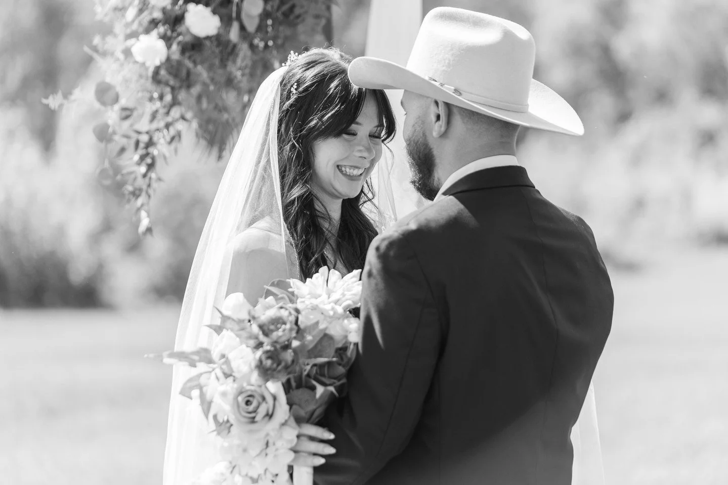 Happy 1st Anniversary Miranda &amp; Joe!  May you continue falling in love with each other more and more each day! 😉 💕

Venue | Hager Farm
Coordinator | @stormysanders1
Photographer | @kimberly.cauble
2nd Shooter | @blakelyclayton @blakelyclaytonph