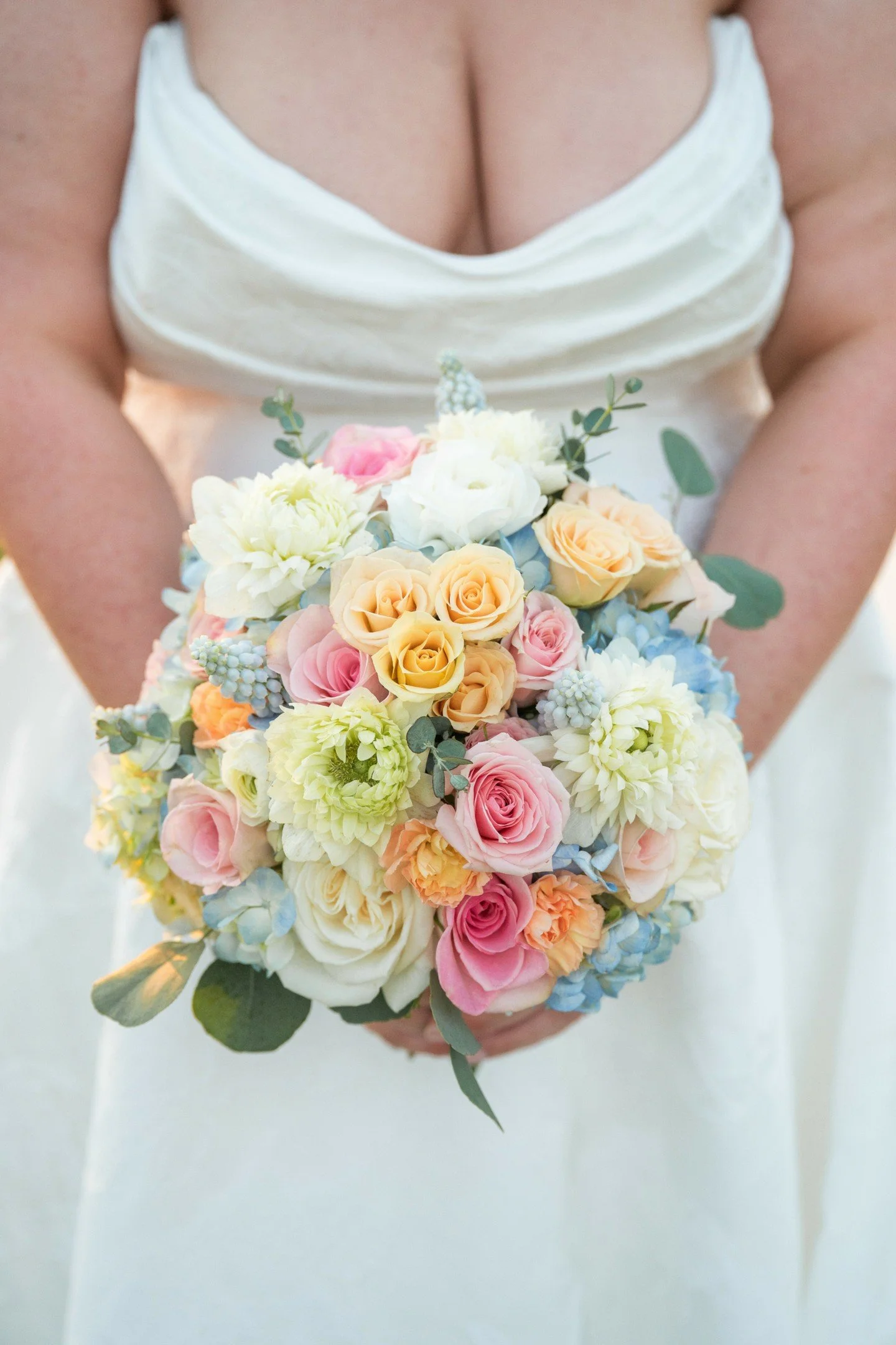I need to give a huge shoutout to this amazing florist and her cousin.  When I showed up to the Robertson Homestead to meet Jenna for her bridal portrait session, Kesha and her cousin were there delivering her bouquet--which was absolutely GORGEOUS. 