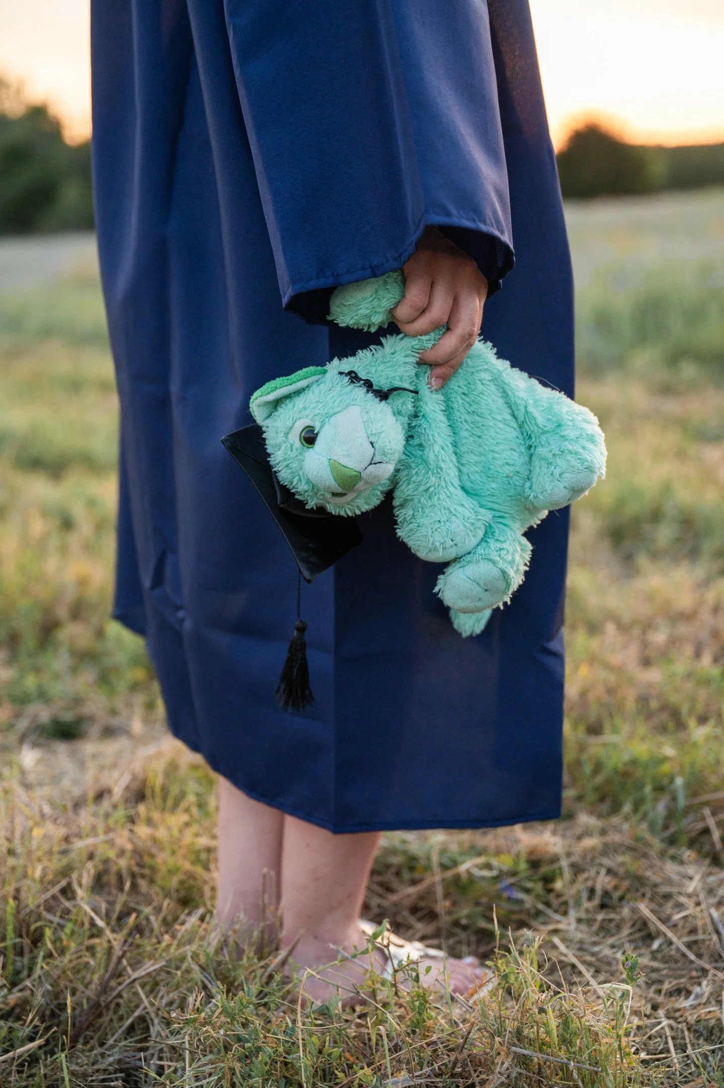 There&rsquo;s something really sweet about the stuffed animals that showed up at some of my senior sessions this year. 🥹

Maybe they&rsquo;ve been around since bedtime stories and scraped knees&hellip; maybe they&rsquo;ve sat quietly on a shelf for 