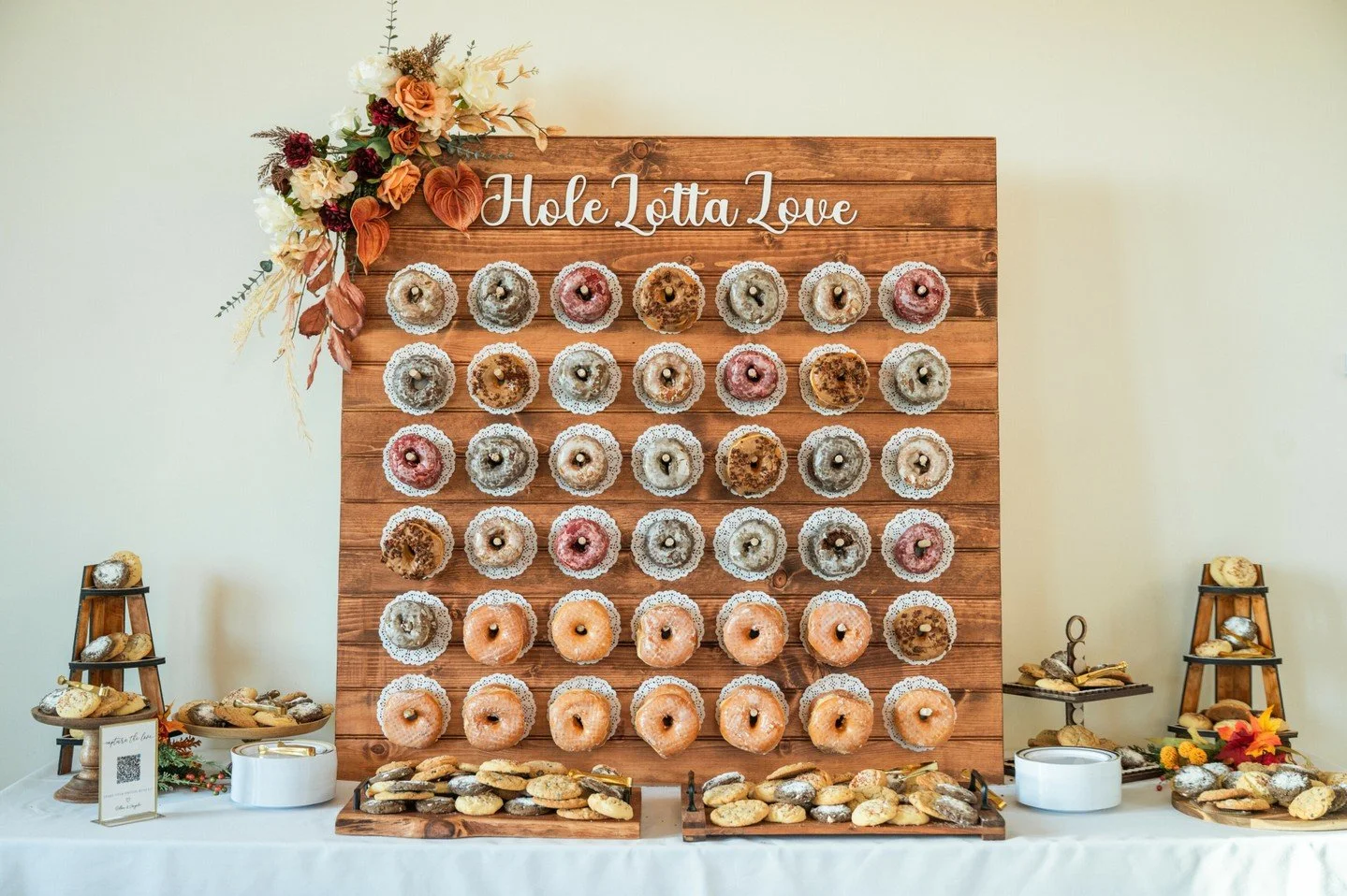 National Donut Day is today, so...here's the best donut wall I have ever seen!
*
Venue | @events.meadowview
Photographer | @kimberly.cauble
Second Shooter | @blakelyclayton @blakelyclaytonphoto
Content Creator | @_movingmemories
Caterer | Sweet Carol