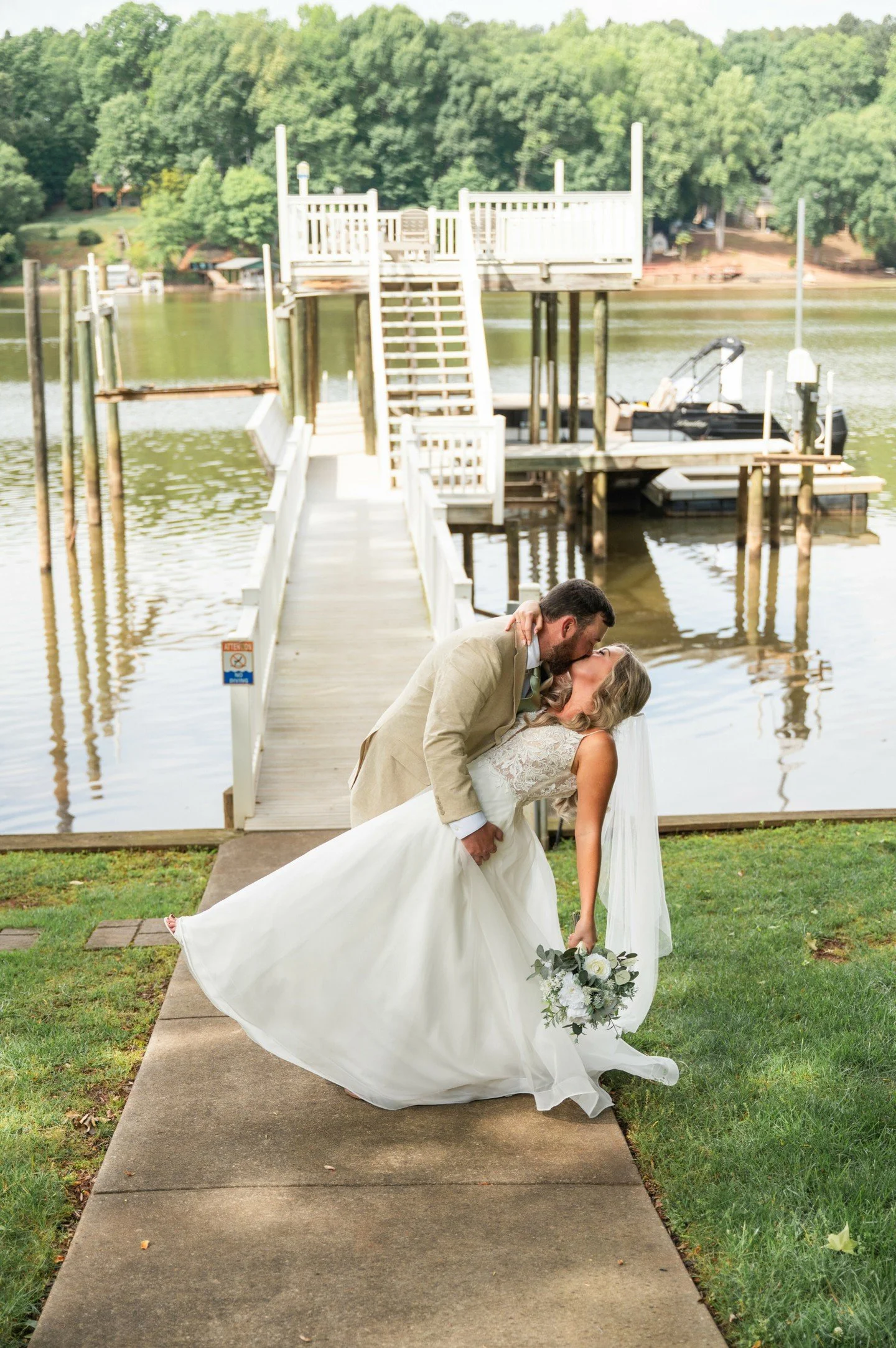 When you're boat/lake people...plan your wedding with your closest friends and family at an AirBnB on the lake and make sure you travel from your ceremony to your reception on a pontoon. 🚤 😍

Featured today on the blog is Megan &amp; Jack's amazing