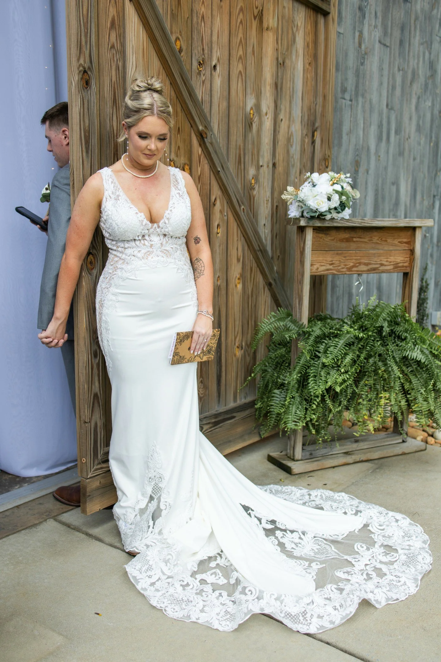 Happy Monthiversary, Payten and Jordan!  What an absolutely fun day, from the childhood stuffy that joined Payten during the wedding, to the special gifts Payton's dad gave to her, to the cake topper honoring both Payten and Jordan's careers in law e