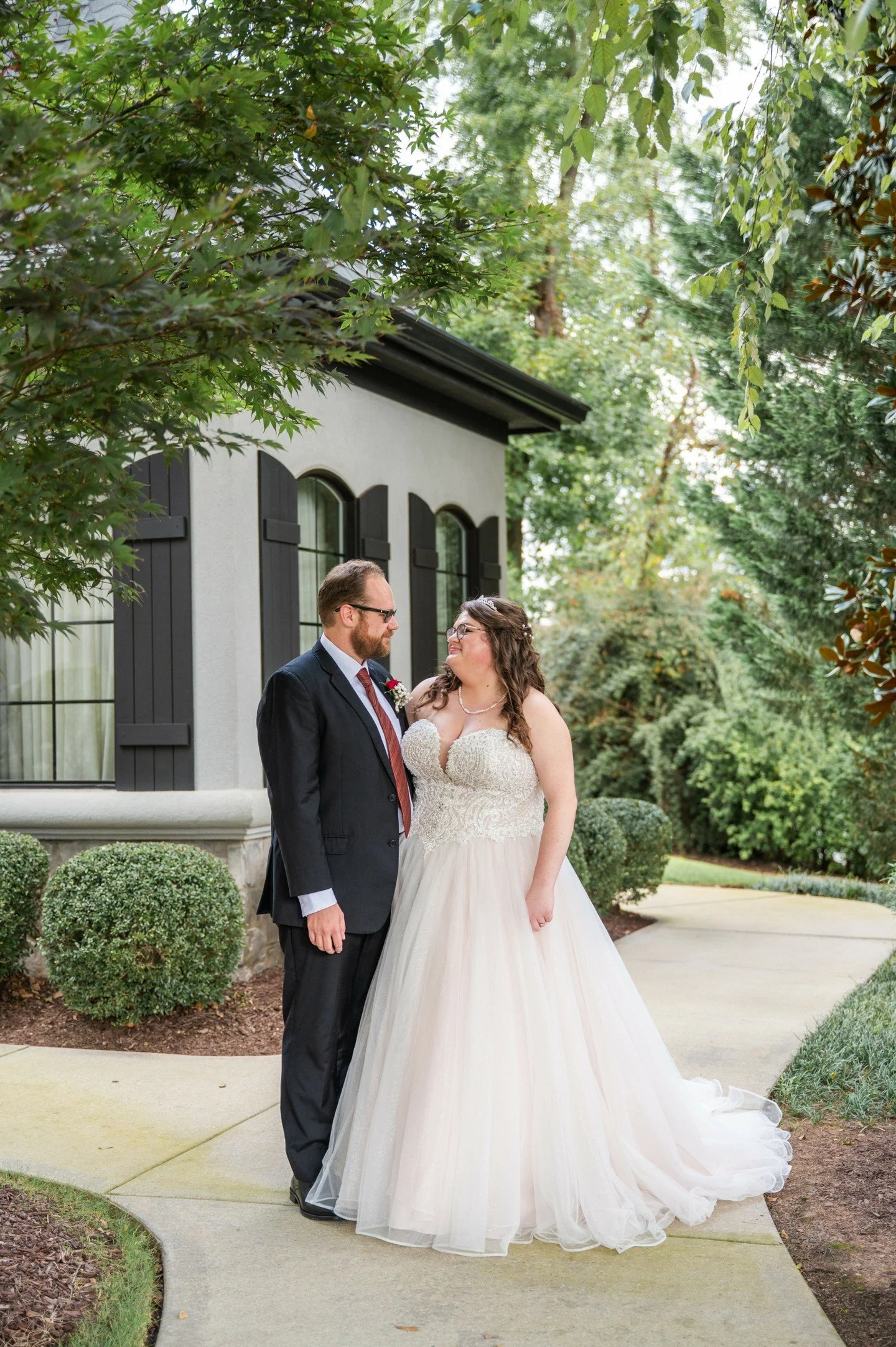 Happy First Anniversary, Maddie &amp; John!  1 year down, a lifetime to go! 💞
#rappilyeverafter
*
Venue | @riverwalkevent
Coordinator | Crystal with @cceweddings
Photographer | @kimberly.cauble
Second Shooter | @blakelyclayton @blakelyclaytonphoto
M