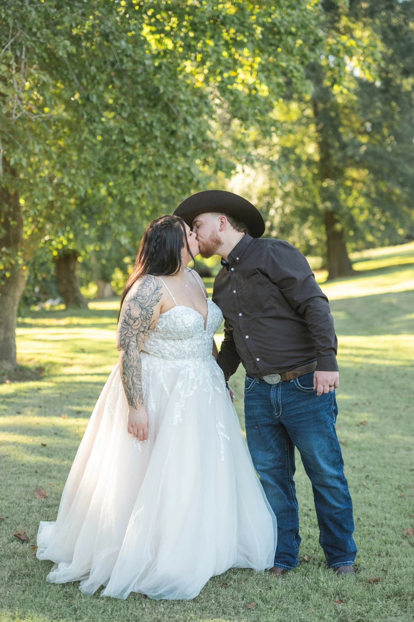 Happy Monthiversary, Alysa &amp; Landon!  May your every moment be as blissful as this special day. 💞

Venue | @thebarnatsandcastle
Photographer | @kimberly.cauble
Second Shooter | @blakelyclayton @blakelyclaytonphoto
Catering | Party Girls Catering