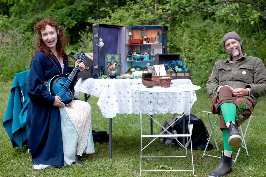 The beautiful Elven Minstrel visited the Faerie Feat with her Faerytale Suitcase, sharing stories, songs, and messages from the faeries, and muralist Tim Abraham added to the magic, sharing his paints and brushes and making art with the kids. 🦋🧚🏼✨