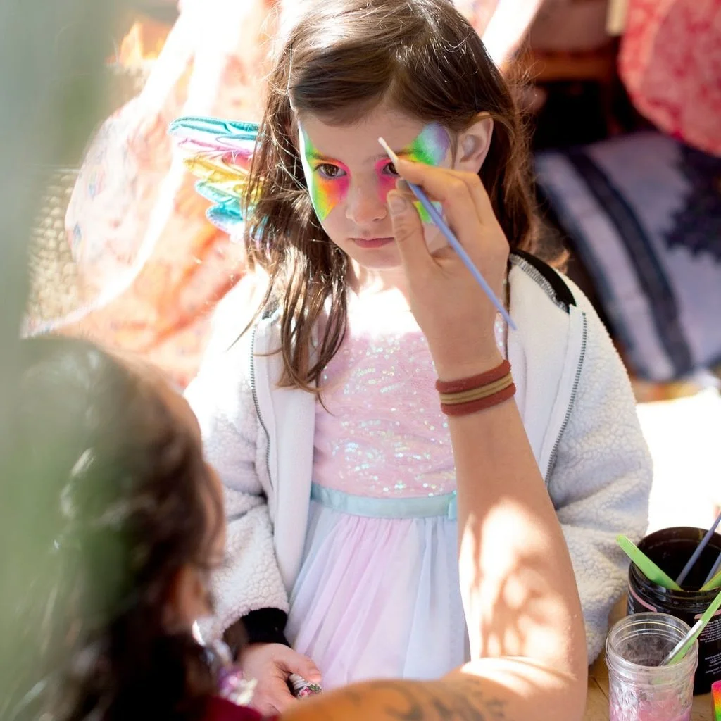 Thank you to xangoshola for bringing the beautiful face painting to all the little faeries 🧚🏼🦄

Photo by @photomuse_kristin