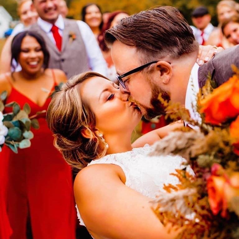 You can feel the warmth from the fall colors, stunning color palette and Amy and JPs love🍁🧡#bridalmakeup#bridalmua#airbrushmakeup#chicagomua#onlocationweddingmakeup#temptupro#temptuairbrushmakeup#newlenoxmakeupartist#juliemunnmakeup#juliemunnmakeup