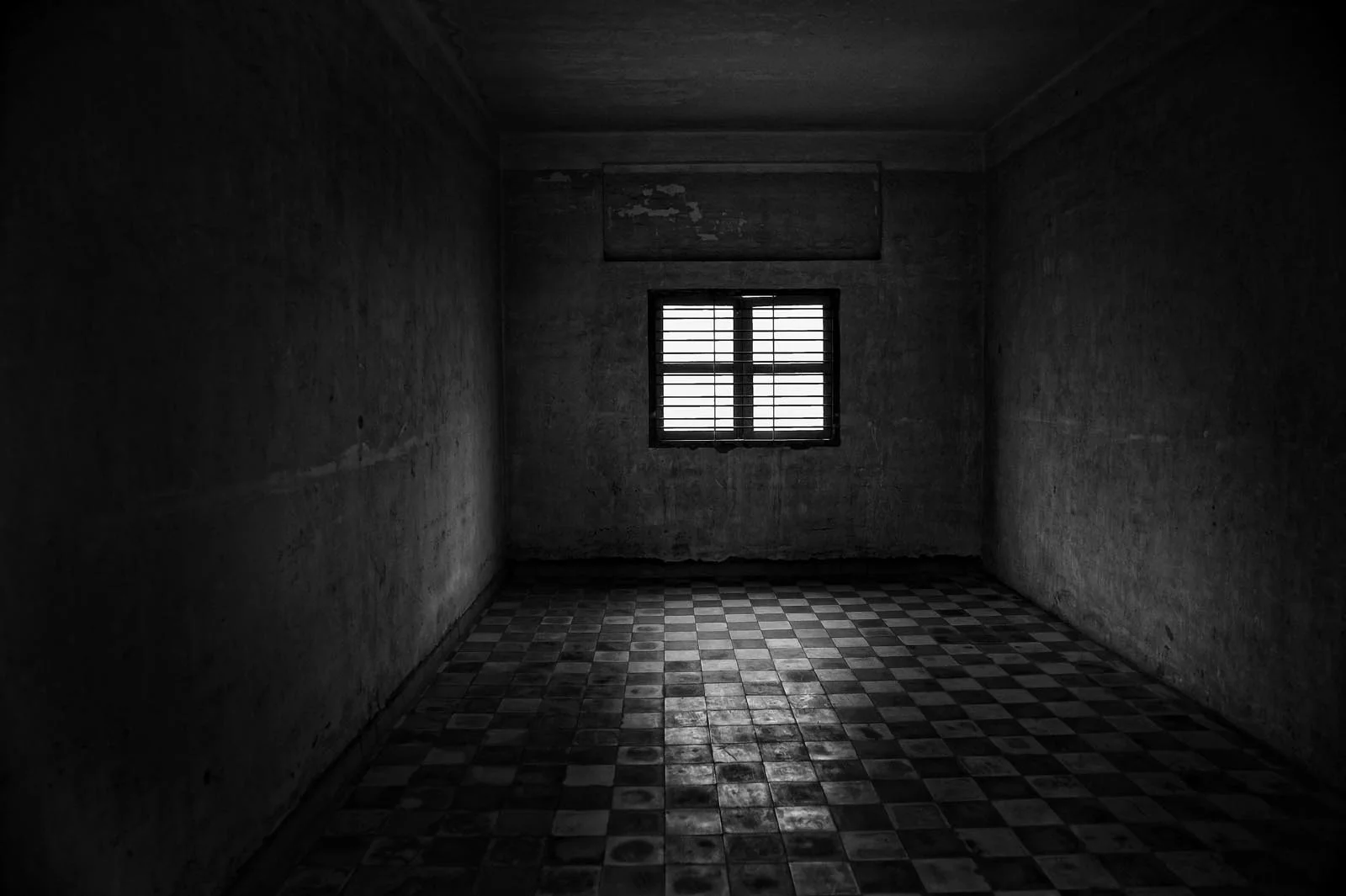 Tuol_Sleng_Genocide_Museum_Cambodia_001.jpg