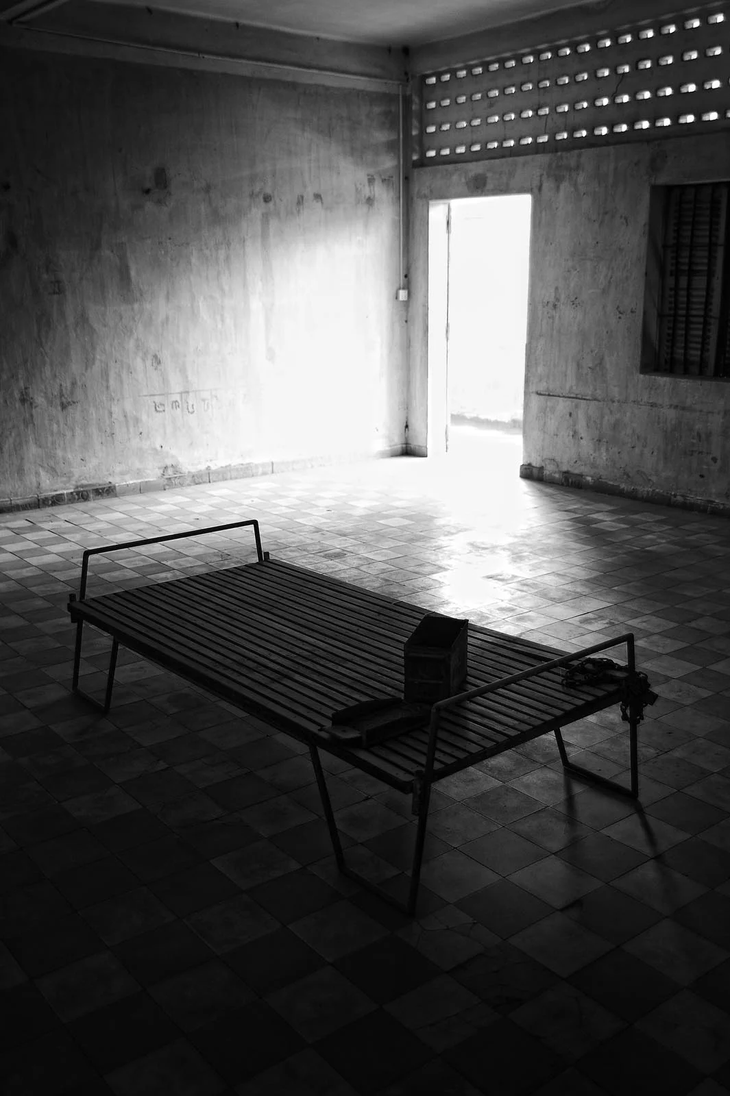 Tuol_Sleng_Genocide_Museum_Cambodia_002.jpg