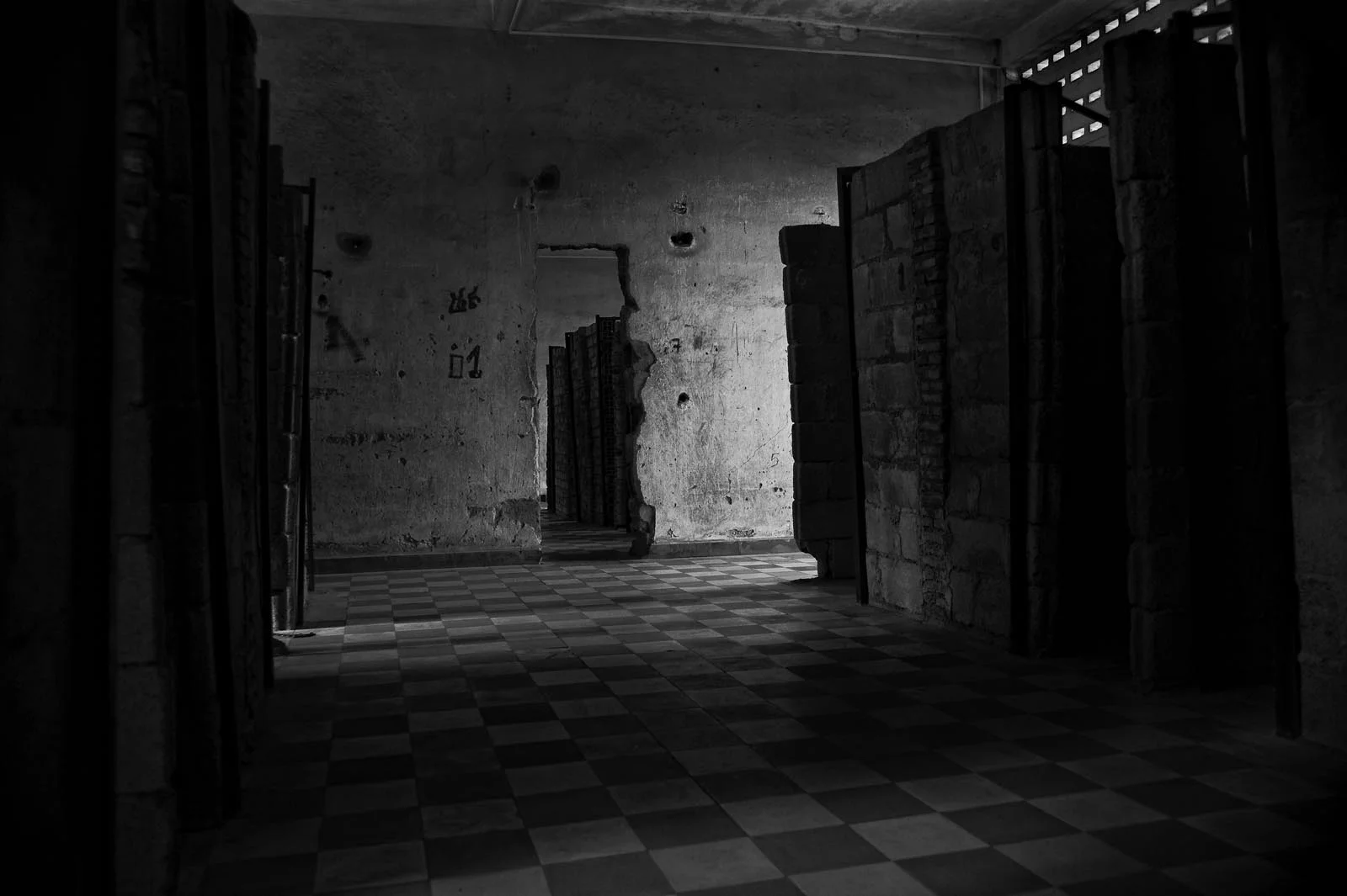 Tuol_Sleng_Genocide_Museum_Cambodia_003.jpg