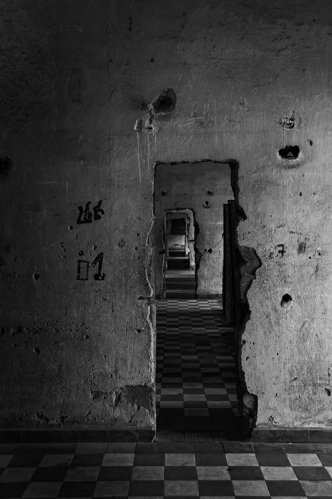 Tuol_Sleng_Genocide_Museum_Cambodia_004.jpg