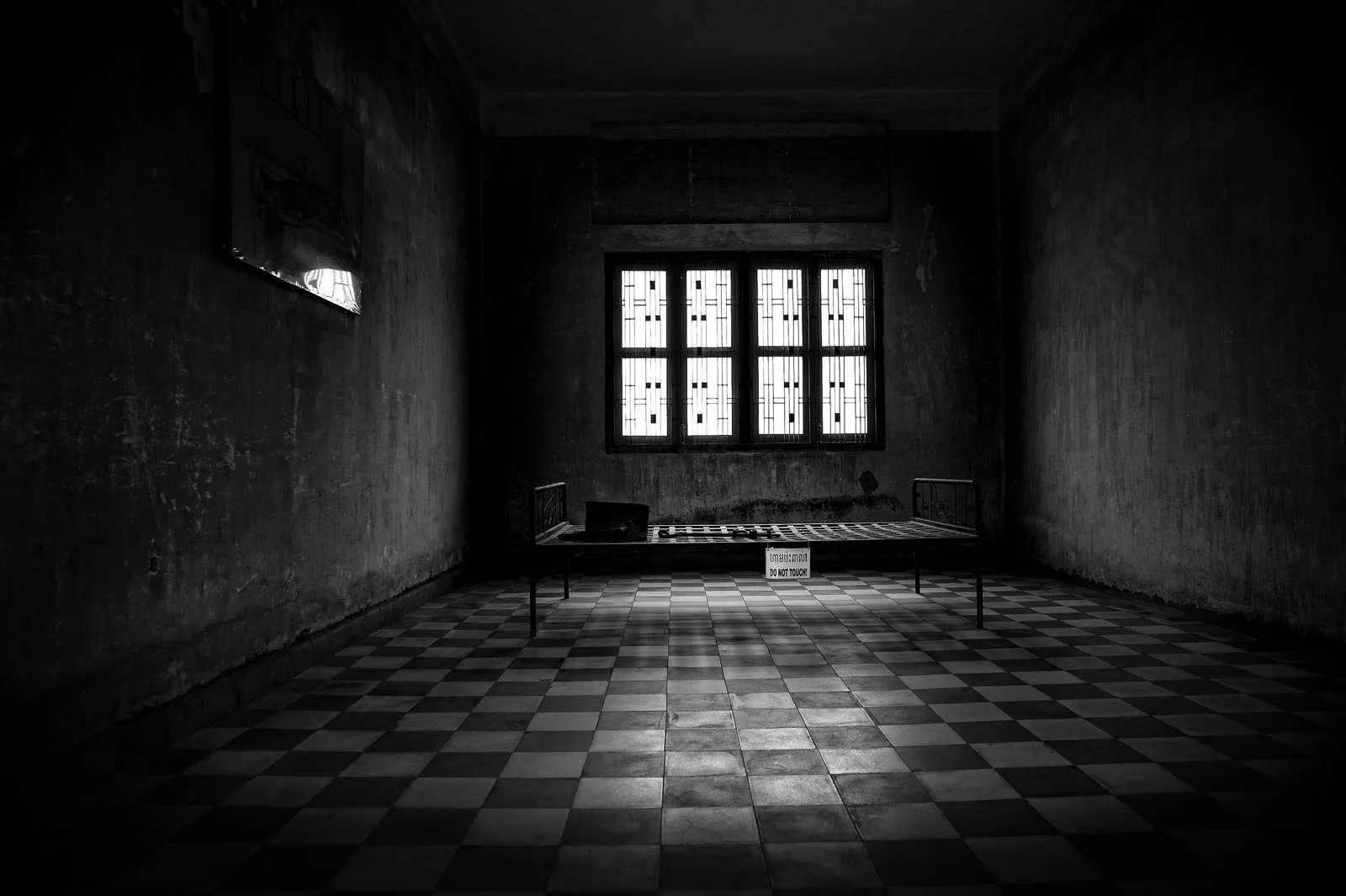 Tuol_Sleng_Genocide_Museum_Cambodia_012.jpg