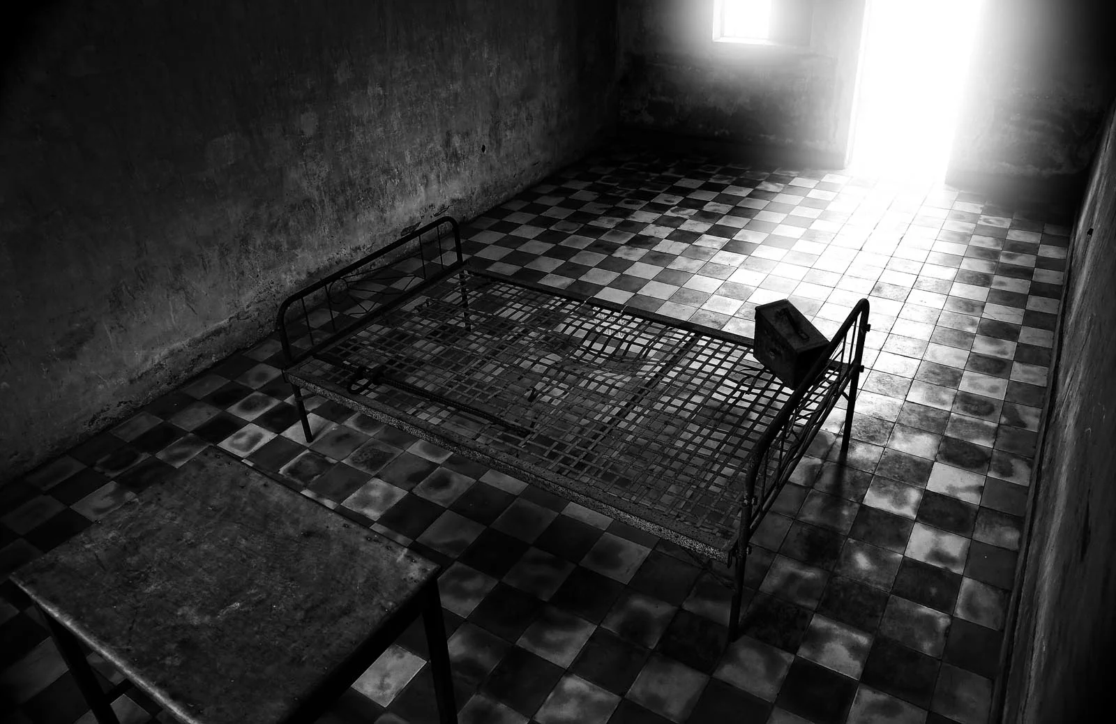 Tuol_Sleng_Genocide_Museum_Cambodia_013.jpg