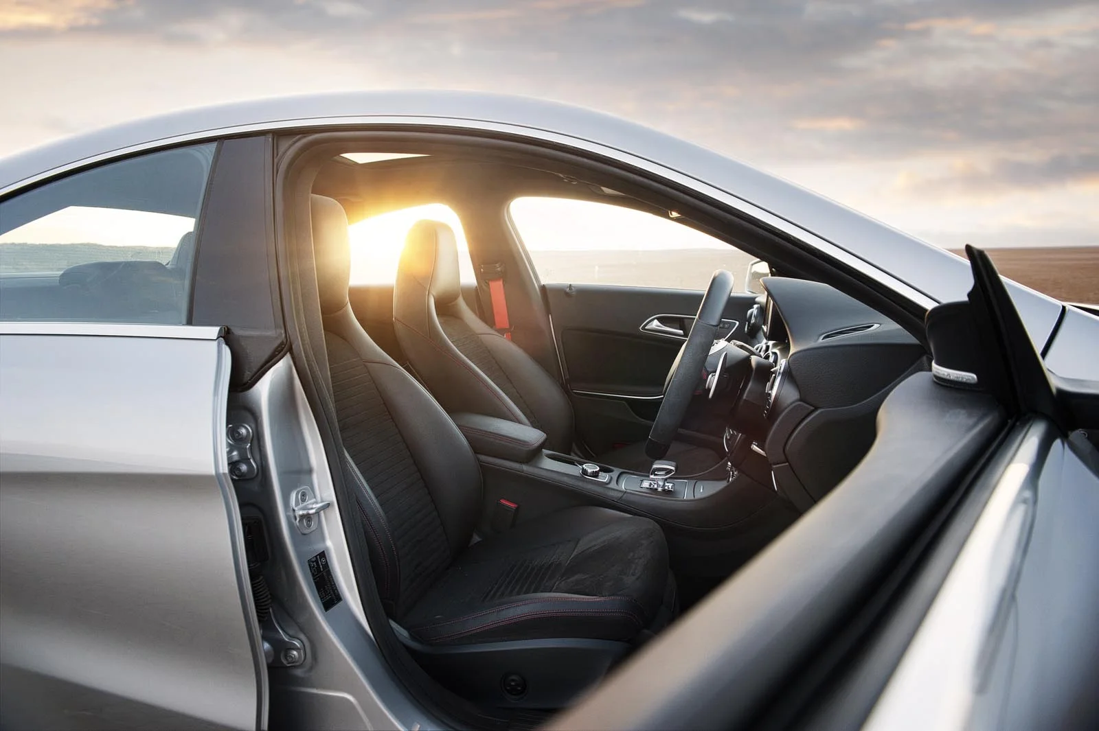 Mercedes_Magazine_CLA_45_AMG_Desert_009.jpg