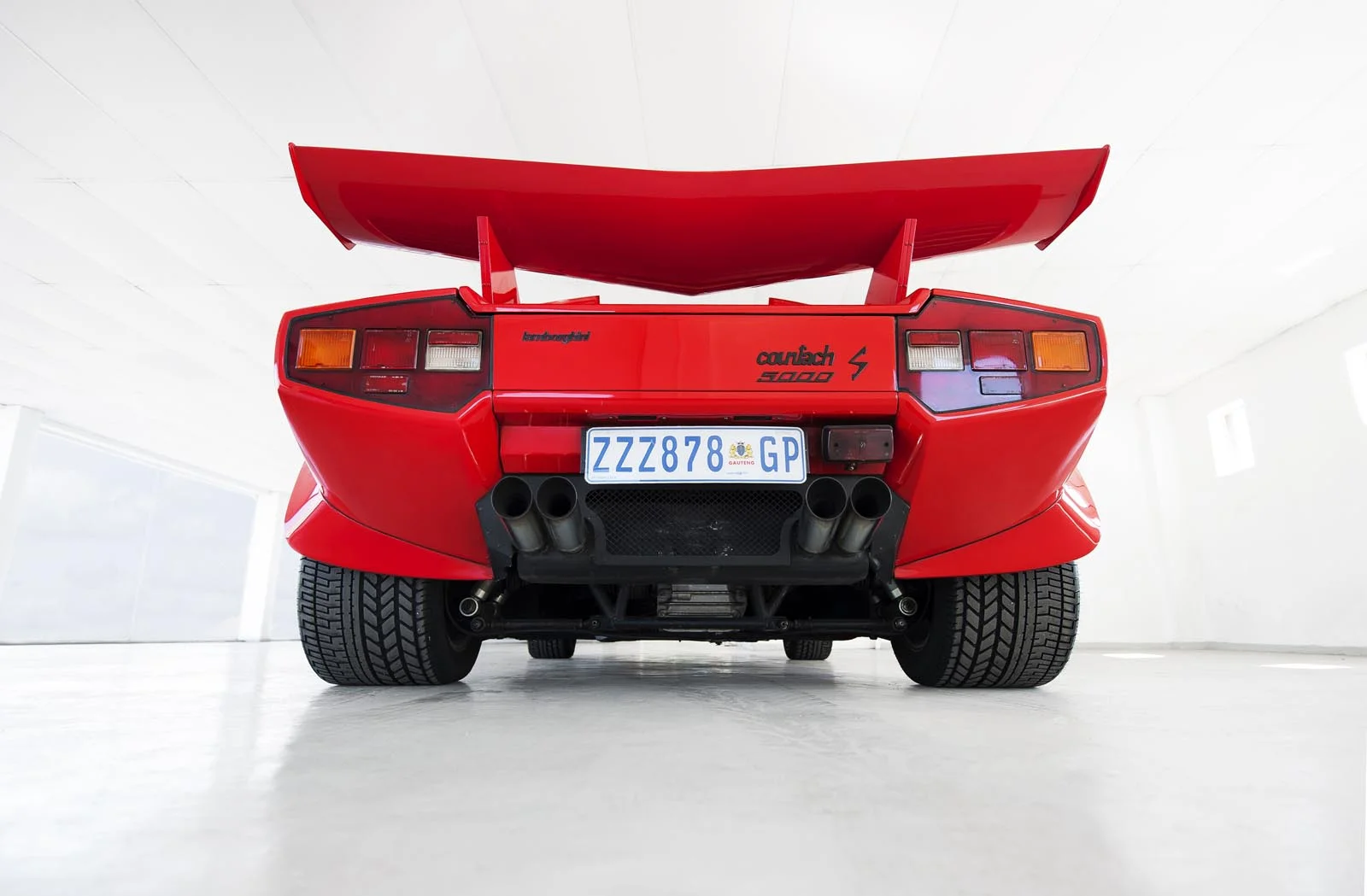 Lamborghini_Countach_Classic_Car_Magazine_004.jpg