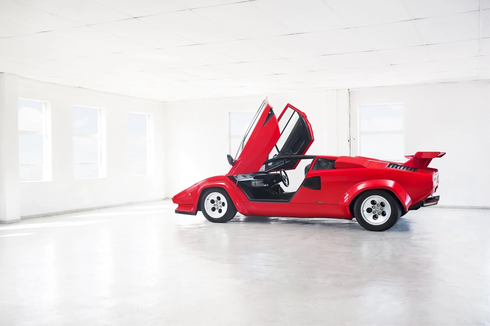Lamborghini_Countach_Classic_Car_Magazine_005.jpg