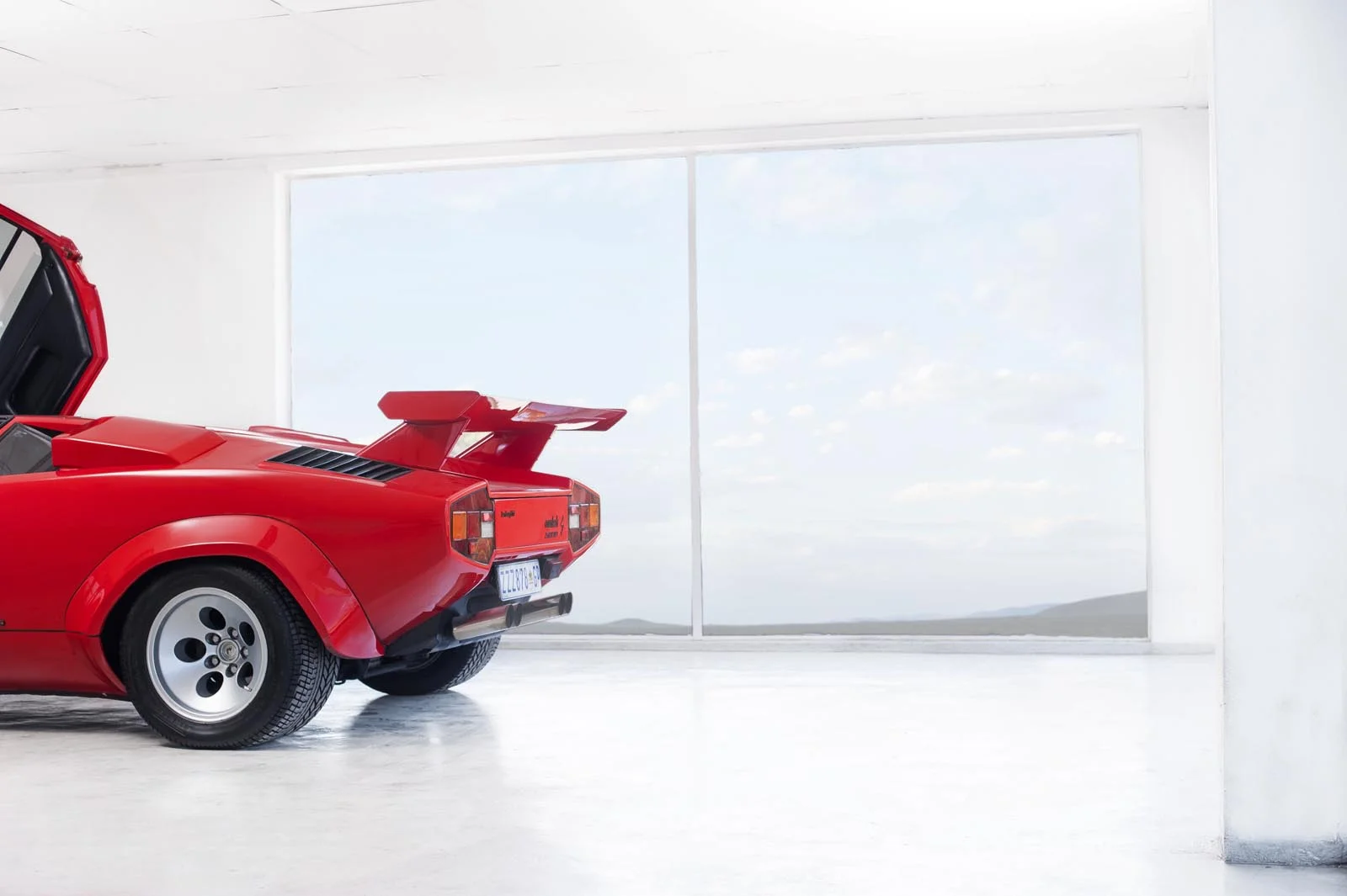 Lamborghini_Countach_Classic_Car_Magazine_006.jpg