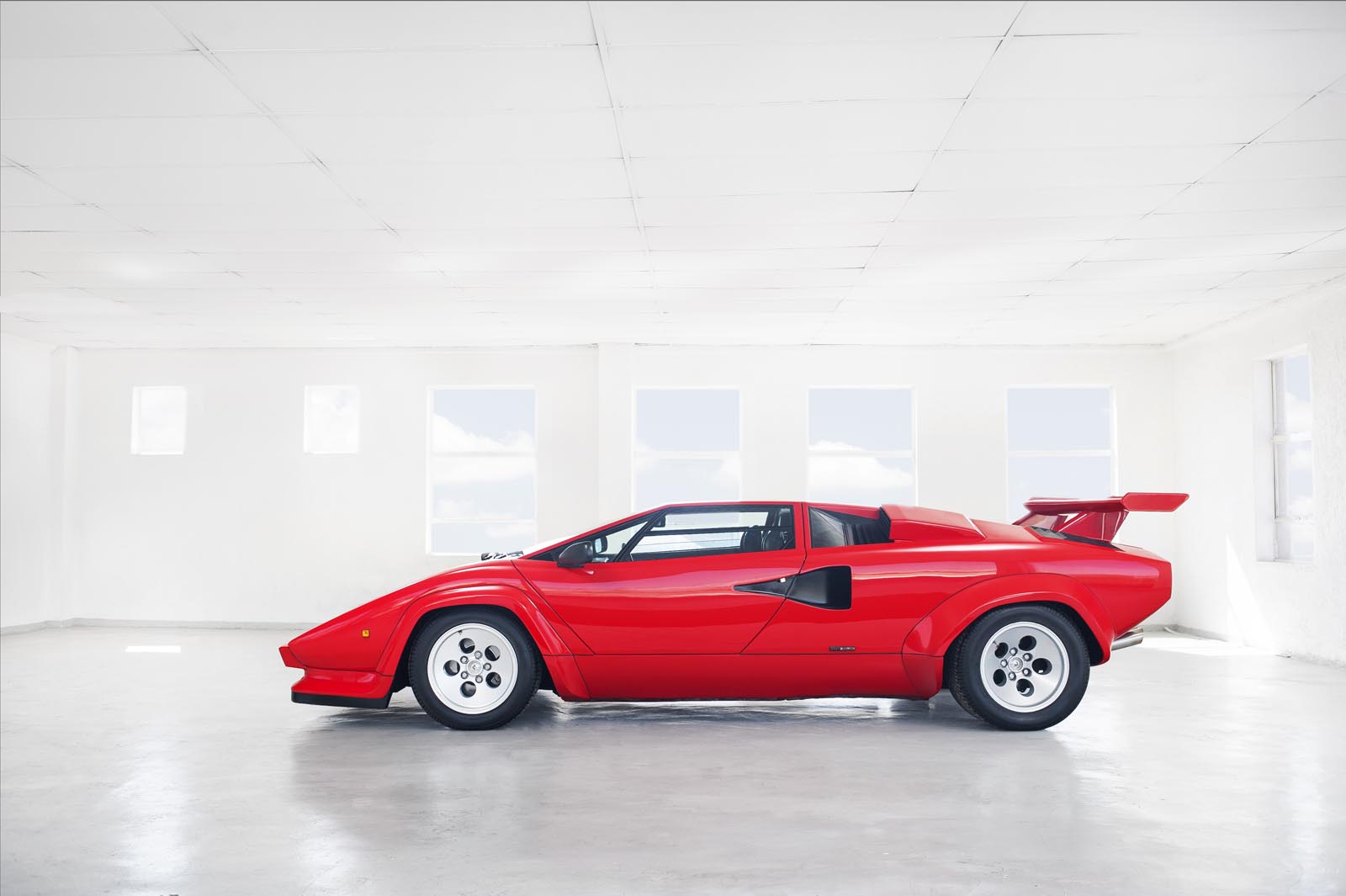 Lamborghini_Countach_Classic_Car_Magazine_007.jpg