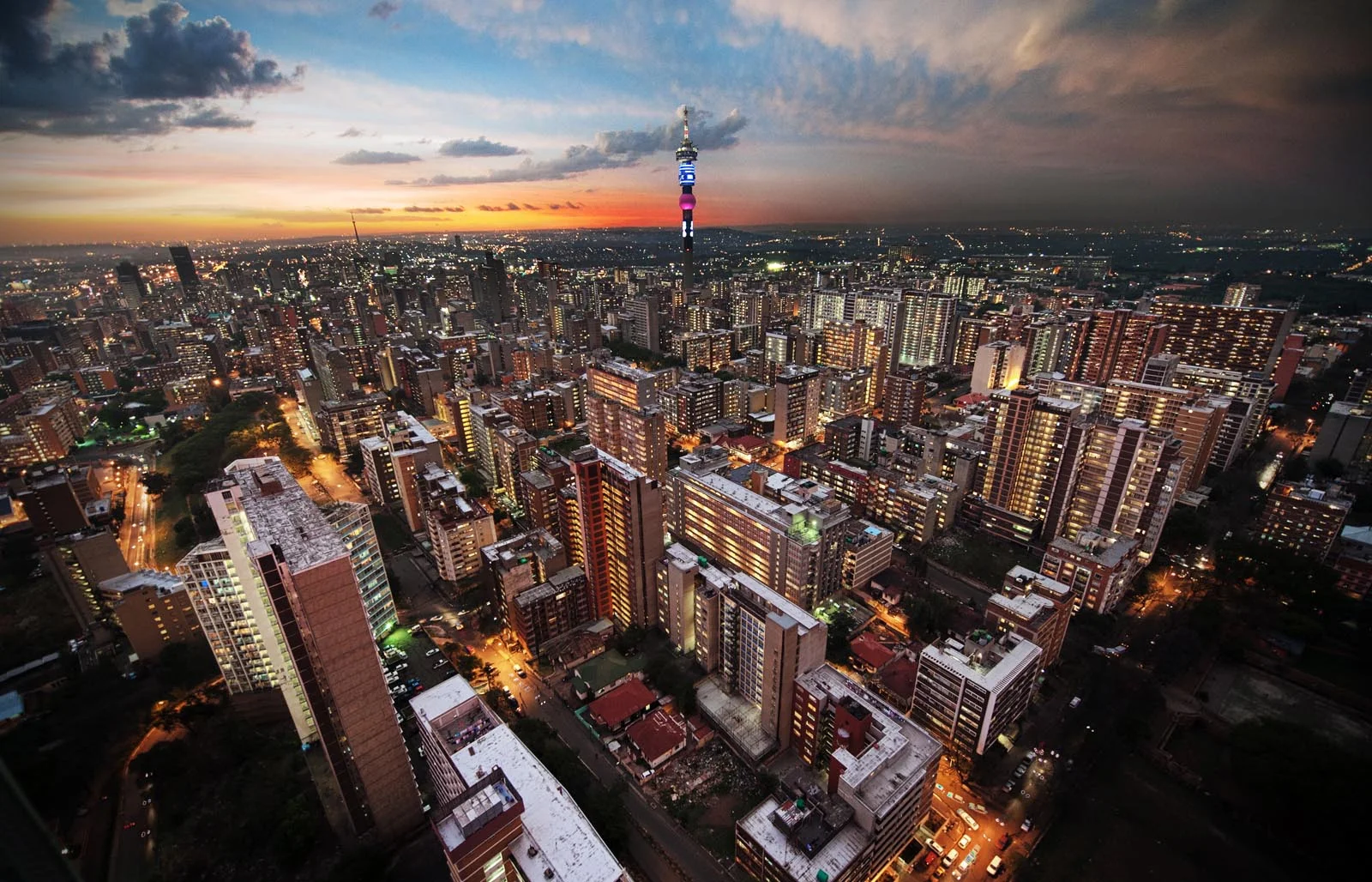 Ponte_Tower_Johannesburg_South_Africa_003.jpg