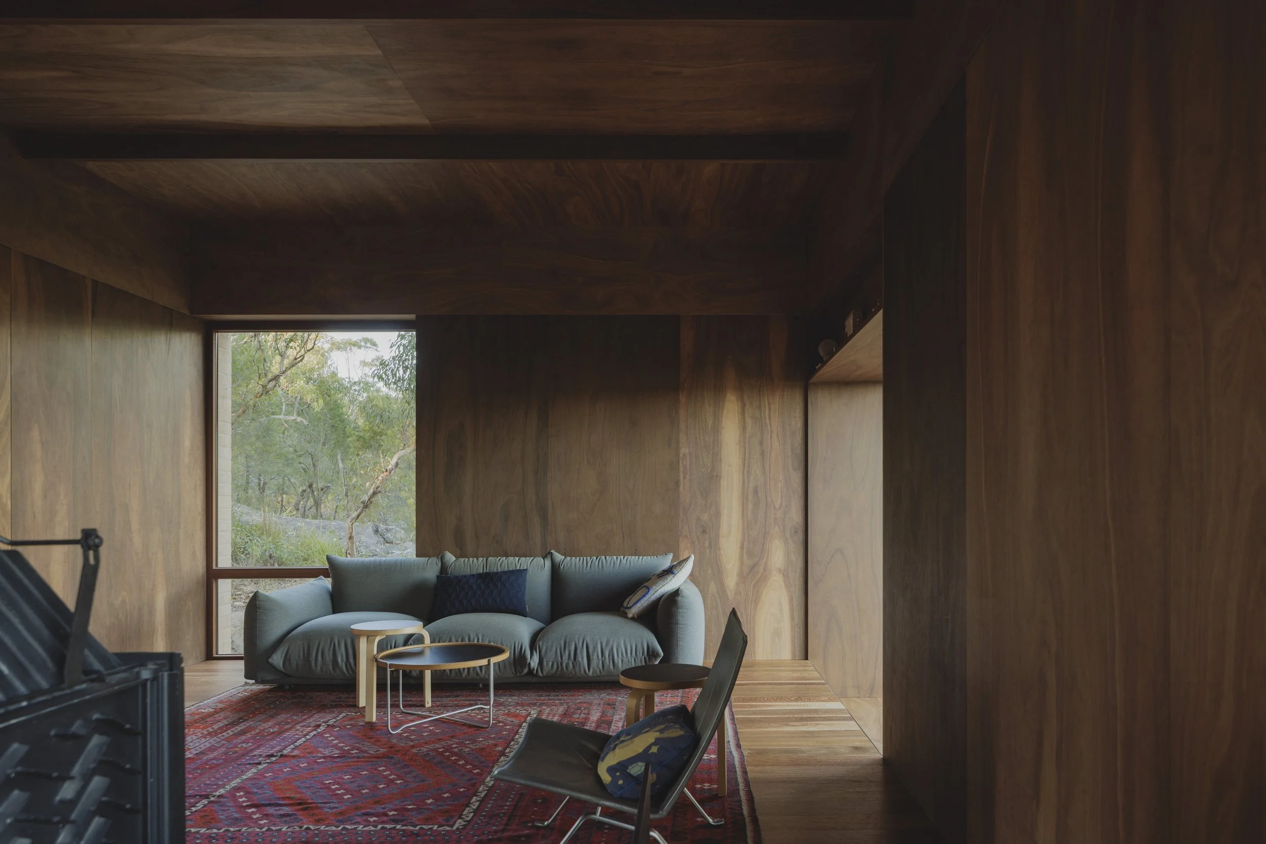 EA House, Southern Highlands NSW near bowral and mittagong. Living room lined in spotted gum timber.