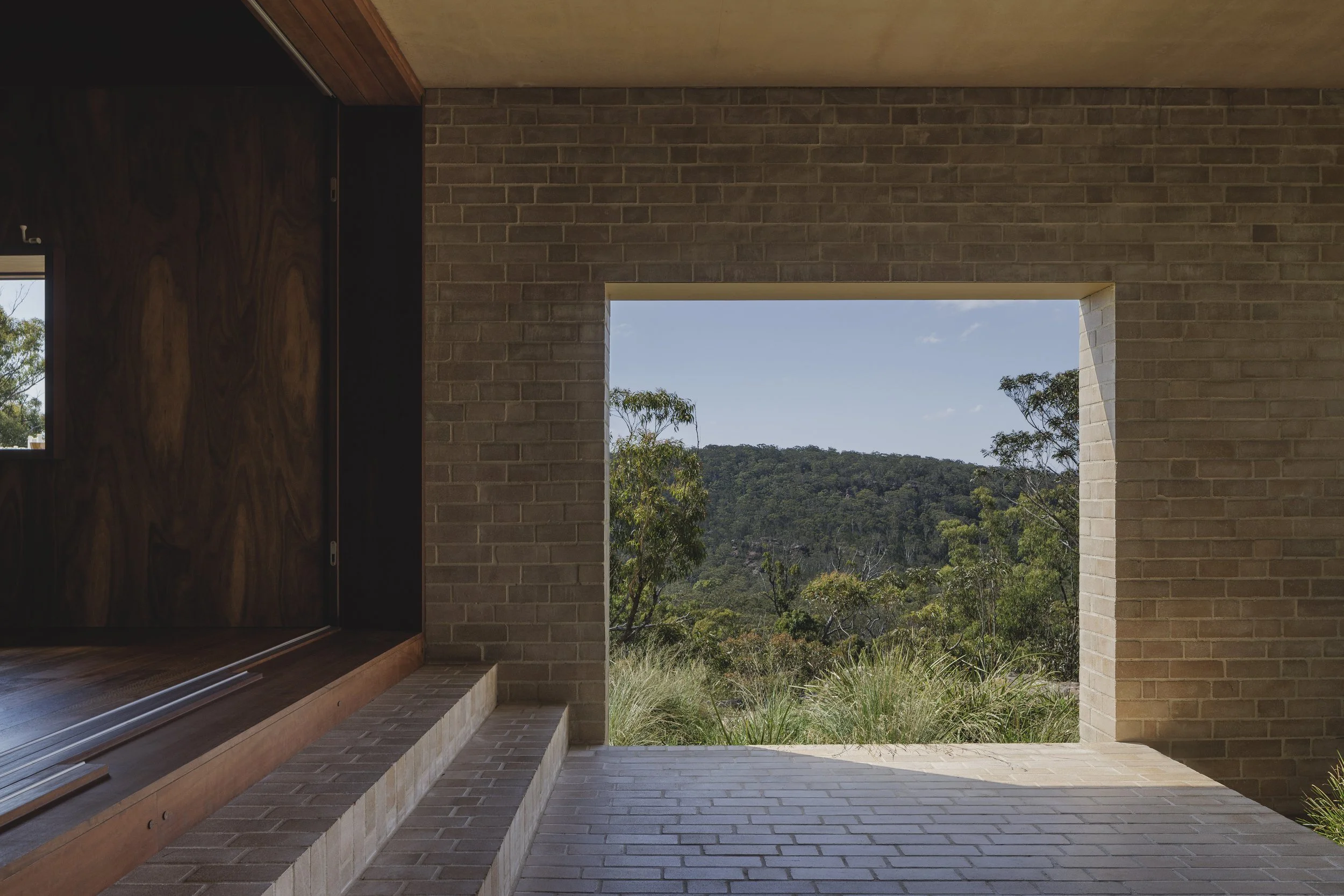 EA house in the southern Highlands-Mittagong-Bowral-view to native bushland architectural