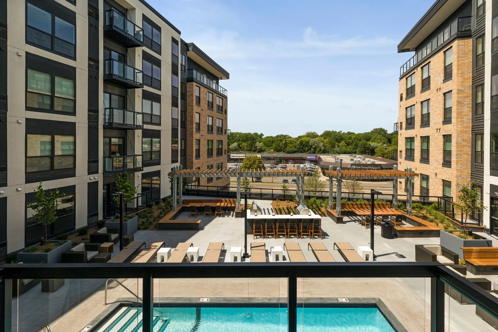 Residences of 1700_Minnetonka_MN_sundeck.jpg