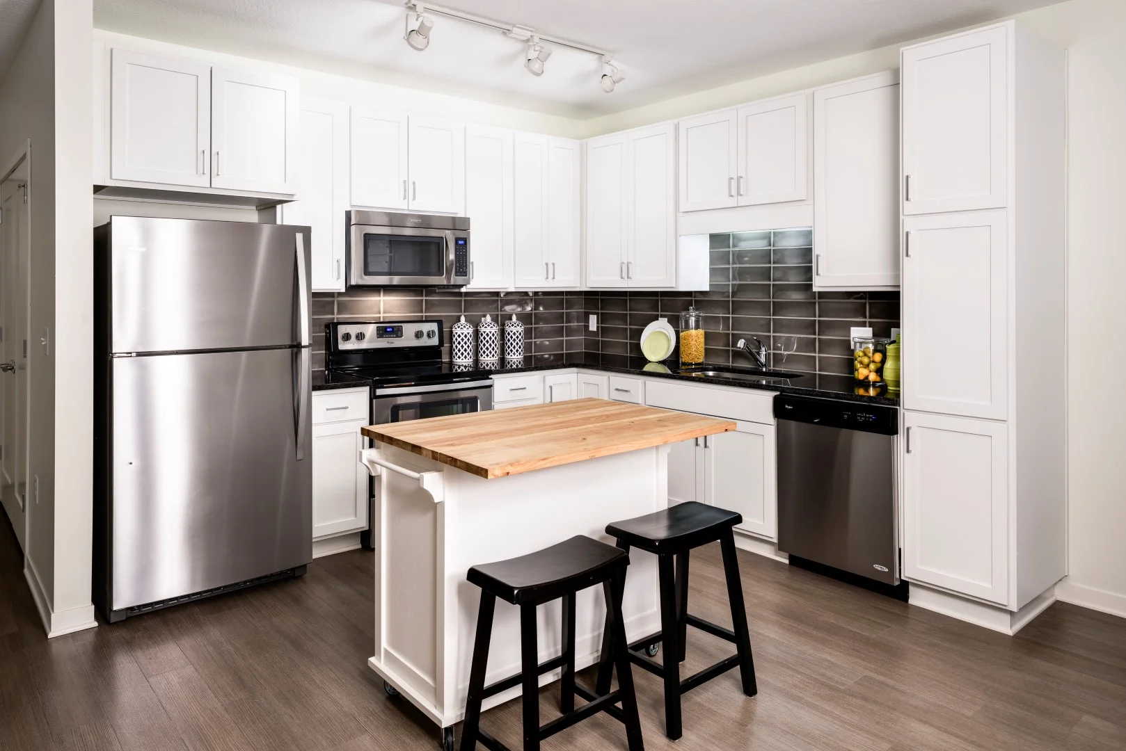 Elements-of-Linden-Hills-Apartment-Minneapolis-Minnesota-Interior8 (Large).jpg