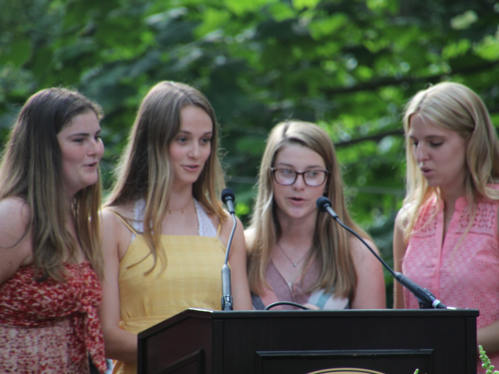 6-14 w-Grad Com 3.jpg