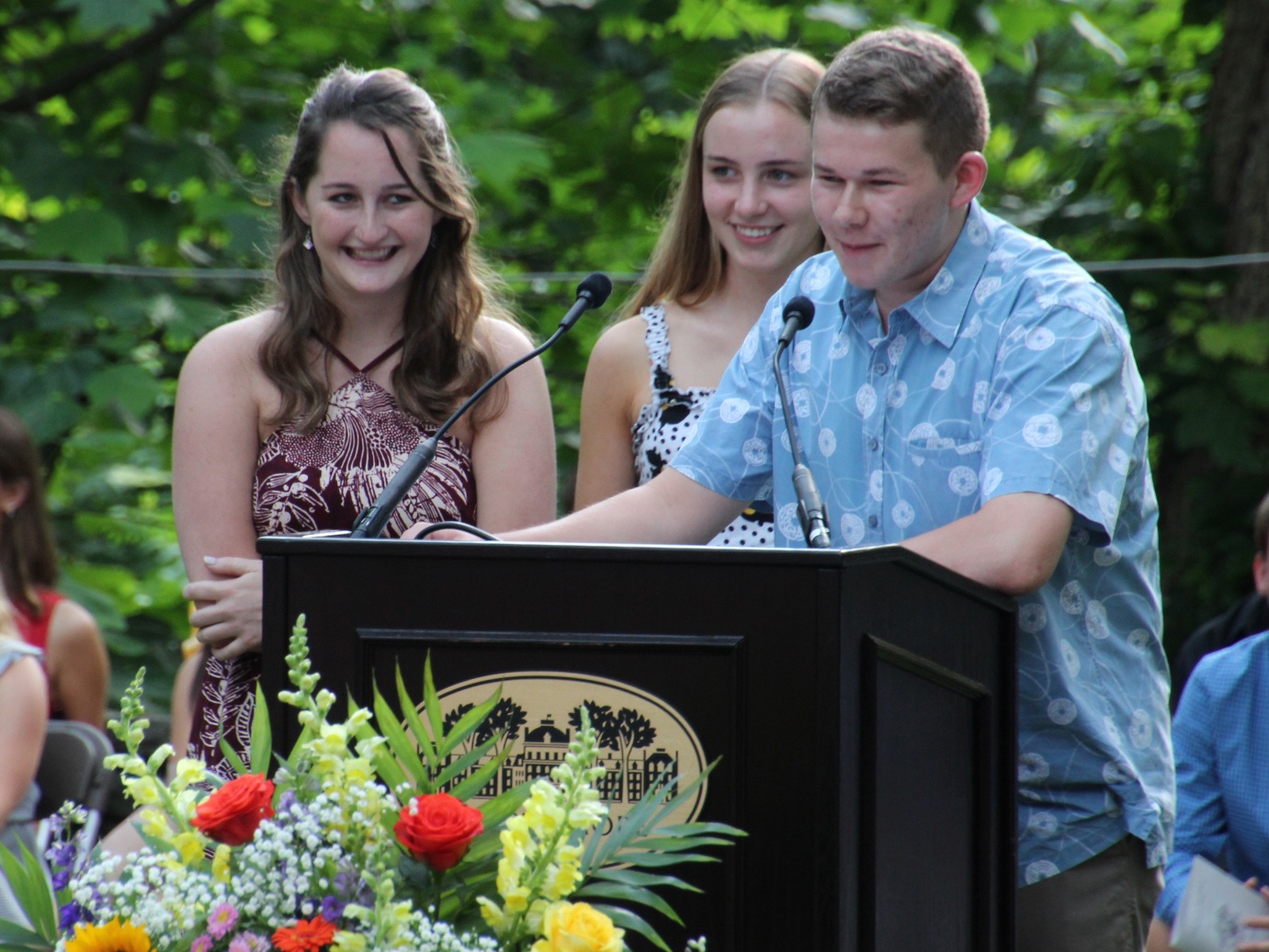 6-14 w-Grad Com 11.jpg