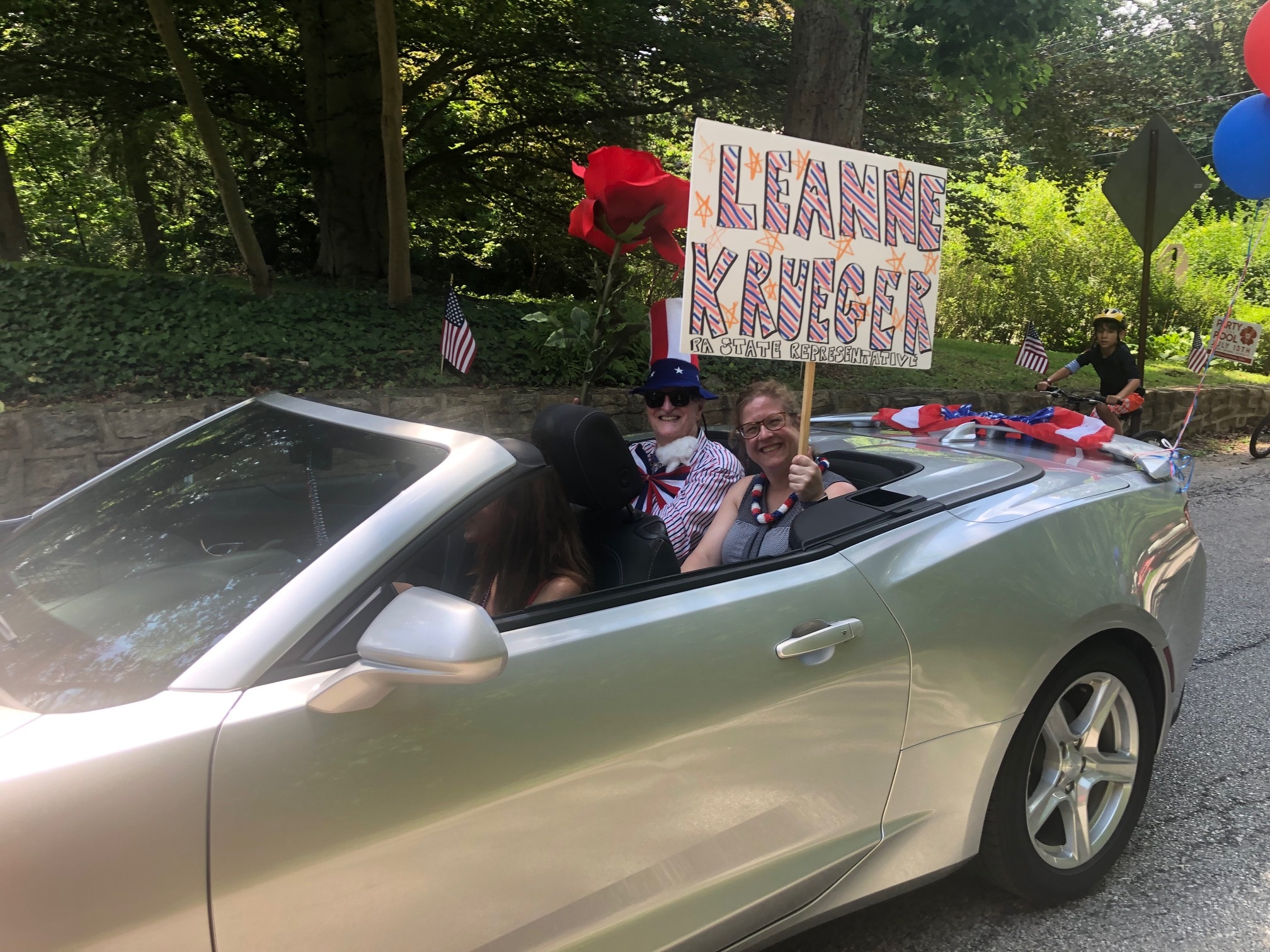  State Representative Leanne Krueger and Mayor Tim Plummer in Rose Valley parade 
