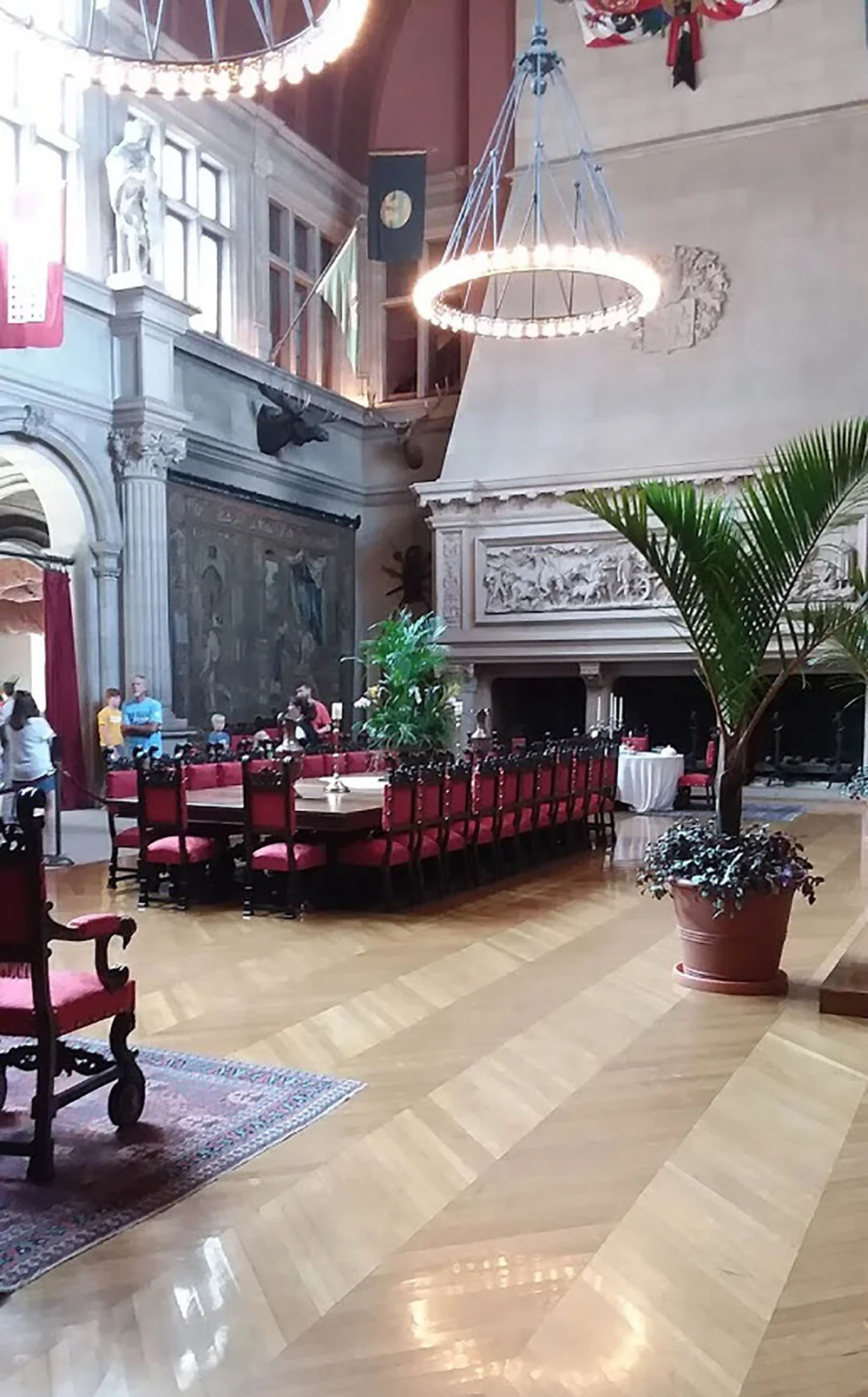 Hey Swarthmore! Come for dinner! The banquet room at Biltmore Estate. Photo by Linton Stables.