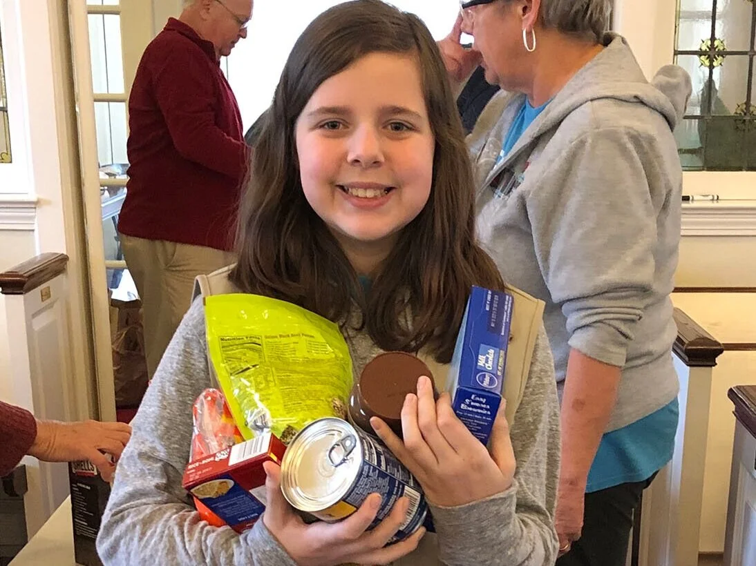 Girls Scouts Help Feed the Hungry